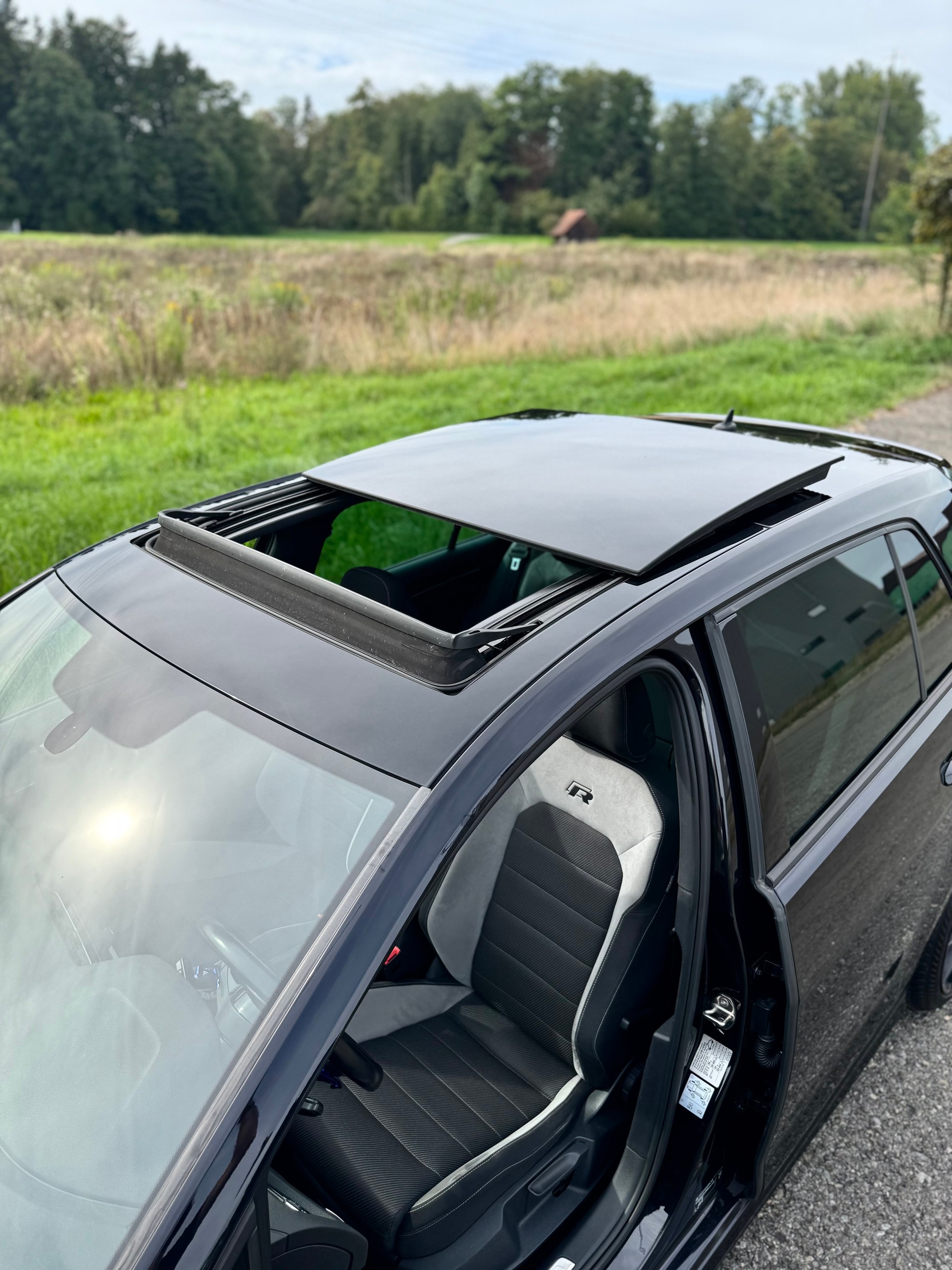 VW Golf 2.0 TSI R 4Motion DSG / ab MFK bei Verkauf-showroom-element-3