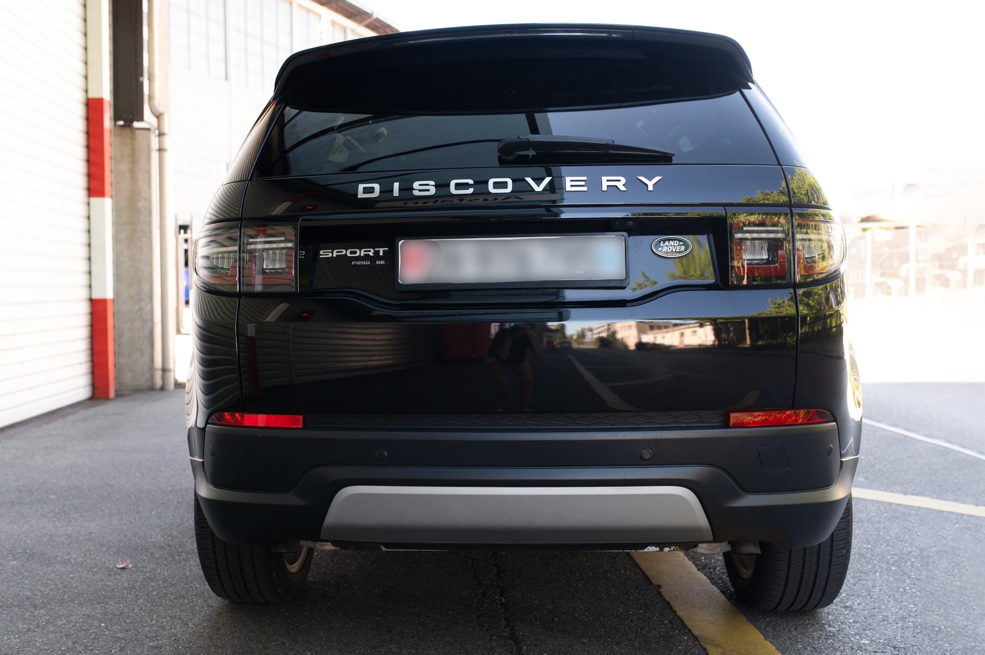 LAND ROVER DISCOVERY SPORT P250 SE-image-3