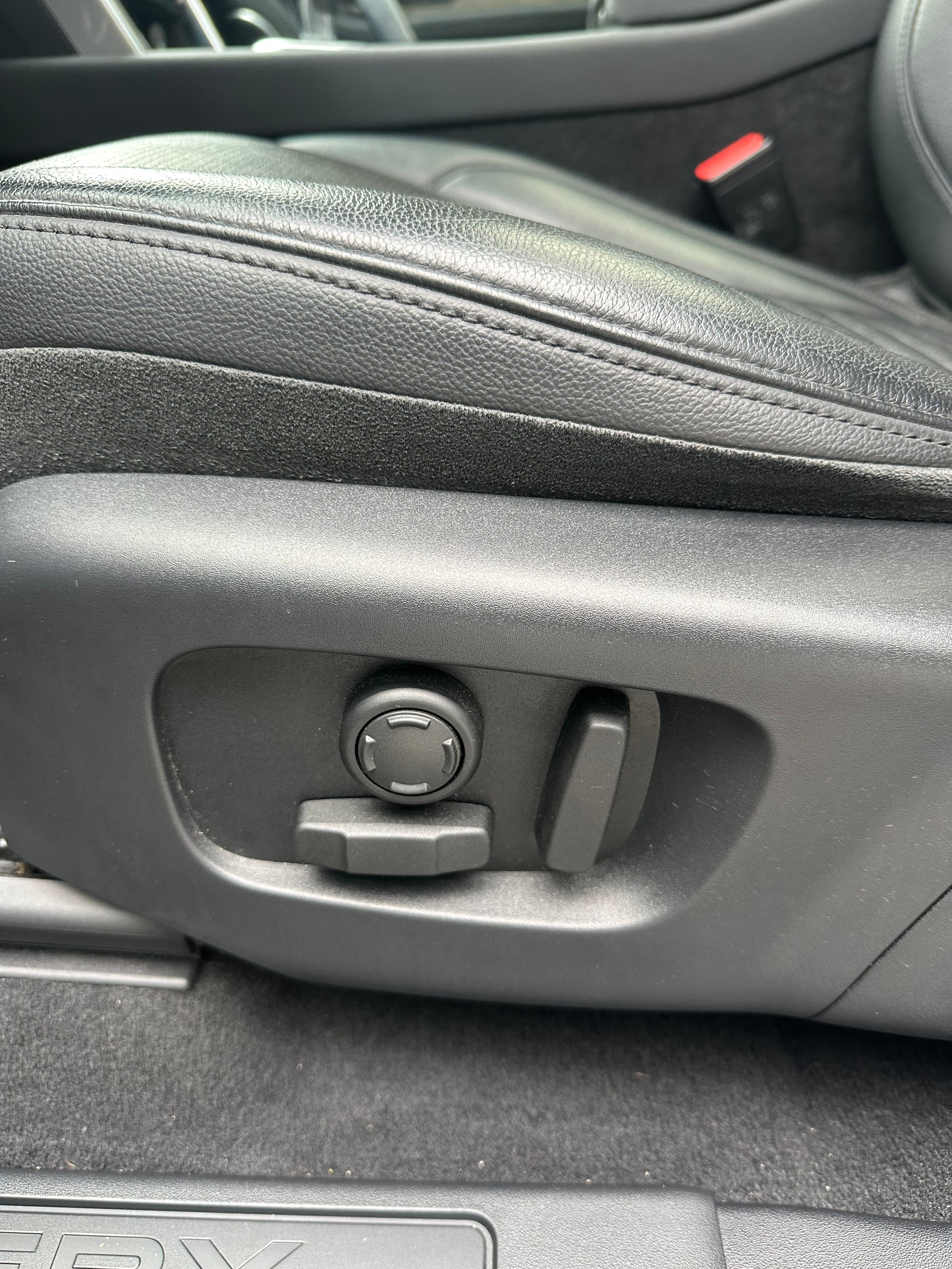 LAND ROVER DISCOVERY SPORT P250 SE-image-15