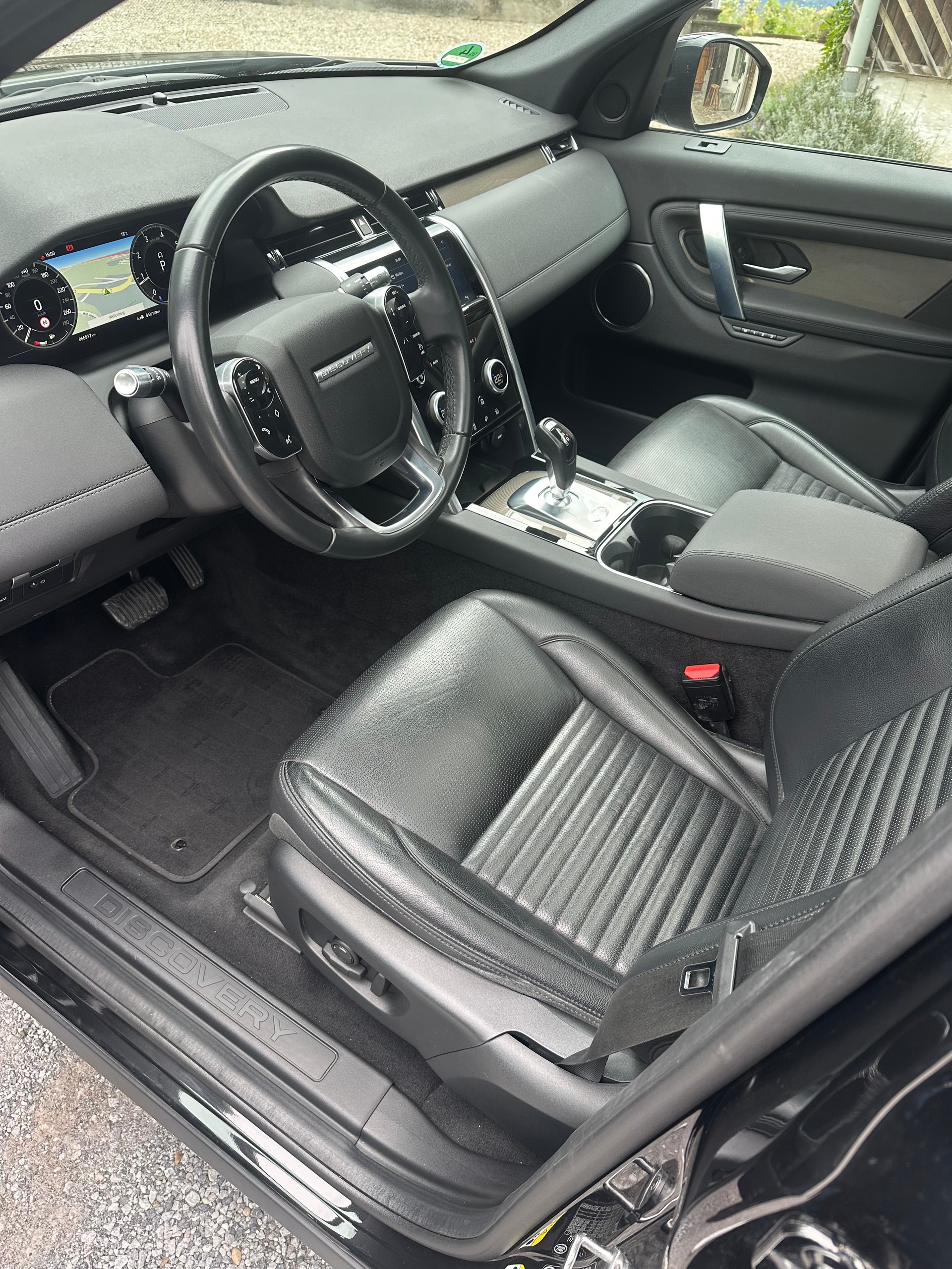 LAND ROVER DISCOVERY SPORT P250 SE-image-7