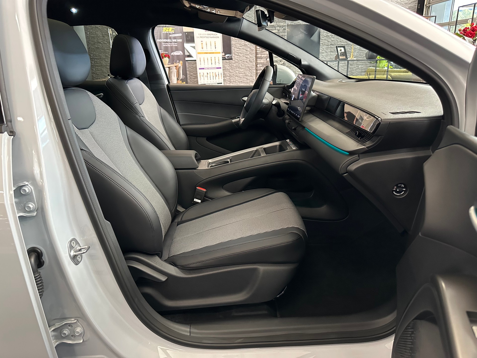 BYD Dolphin G DM-i Comfort-image-11