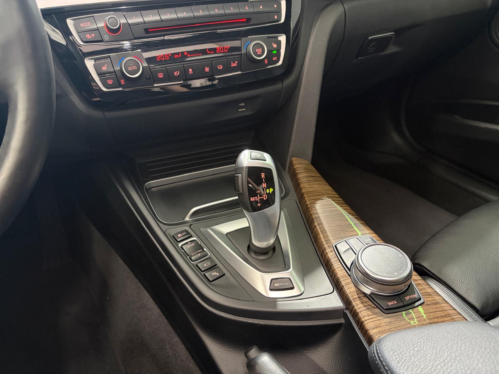 BMW 330e iPerformance Luxury Line Steptronic - Toit ouvrant - Caméra de recul - Régulateur de vitesse-image-27