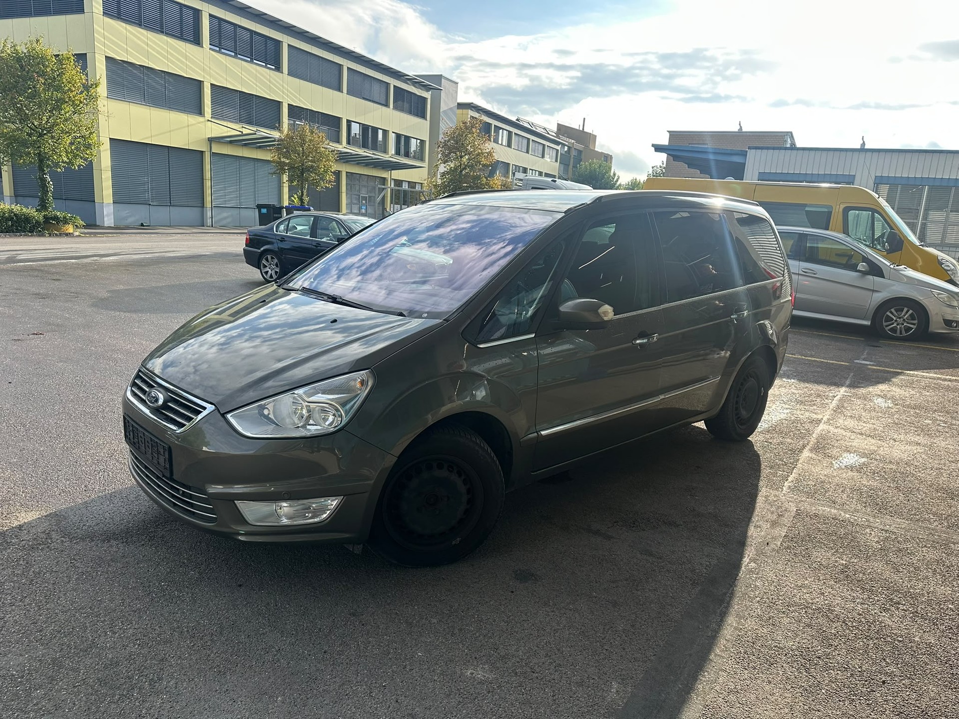 FORD Galaxy 2.2 TDCi Ghia-showroom-element-1