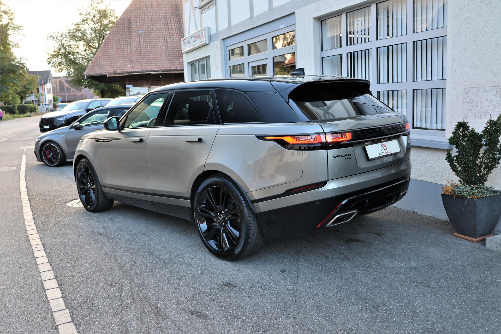LAND ROVER Range Rover Velar R-Dynamic P 400 HSE Automatic (CH) + 2.5T AHK-image-6