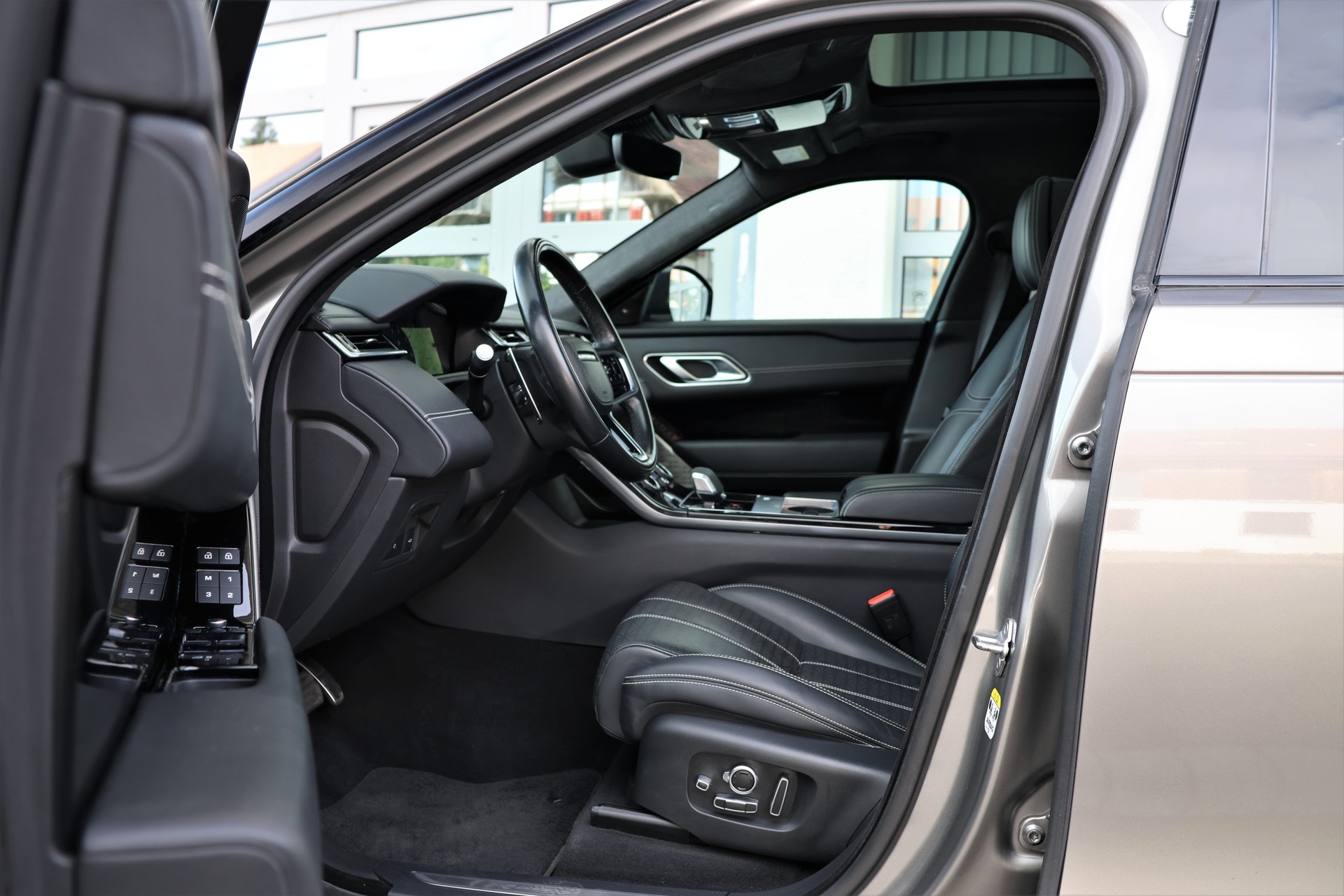 LAND ROVER Range Rover Velar R-Dynamic P 400 HSE Automatic (CH) + 2.5T AHK-image-8