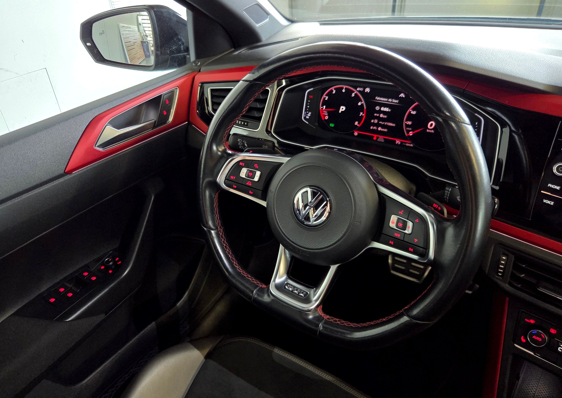 VW Polo 2.0 TSI GTI DSG-image-15