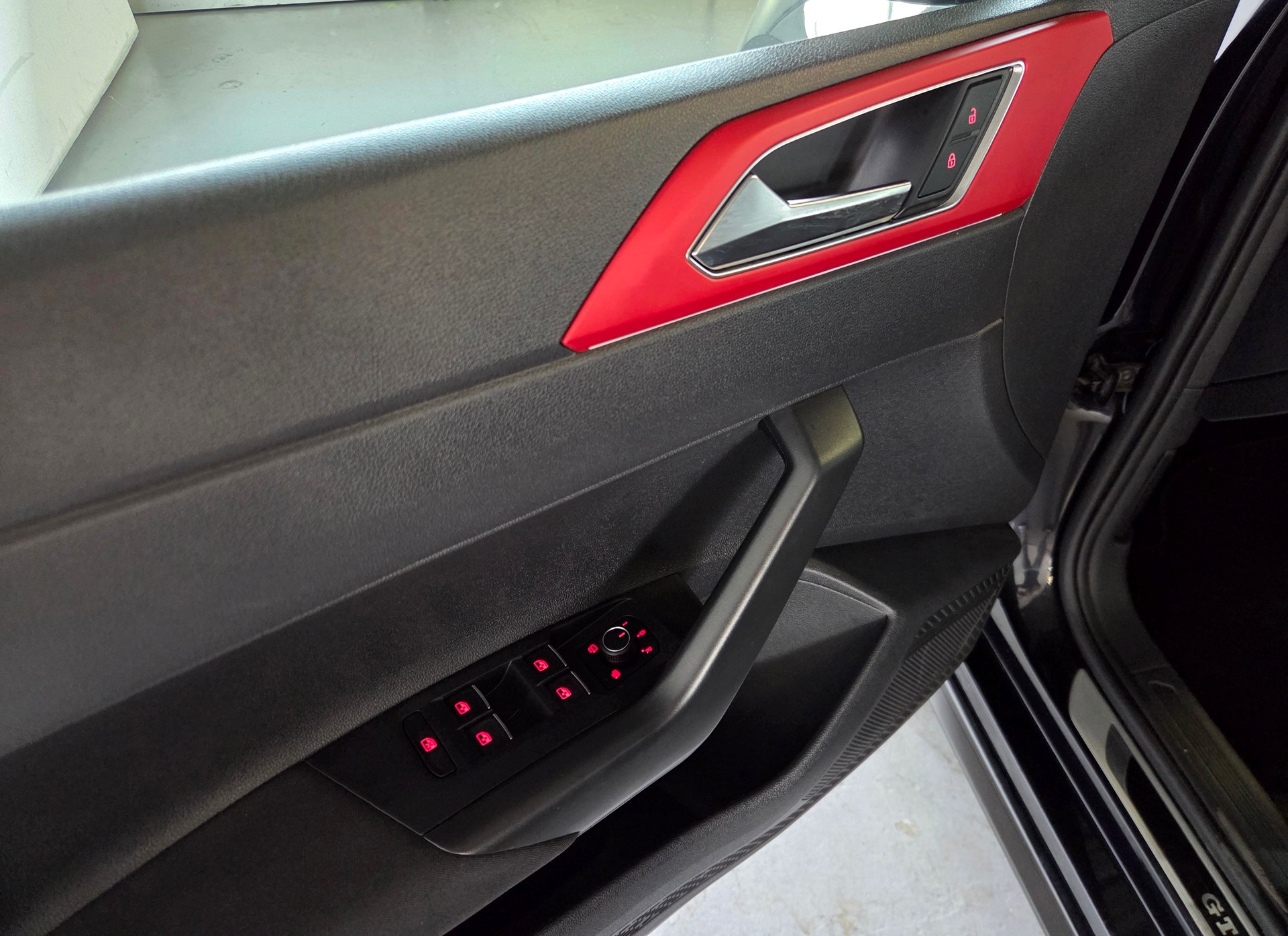 VW Polo 2.0 TSI GTI DSG-image-17
