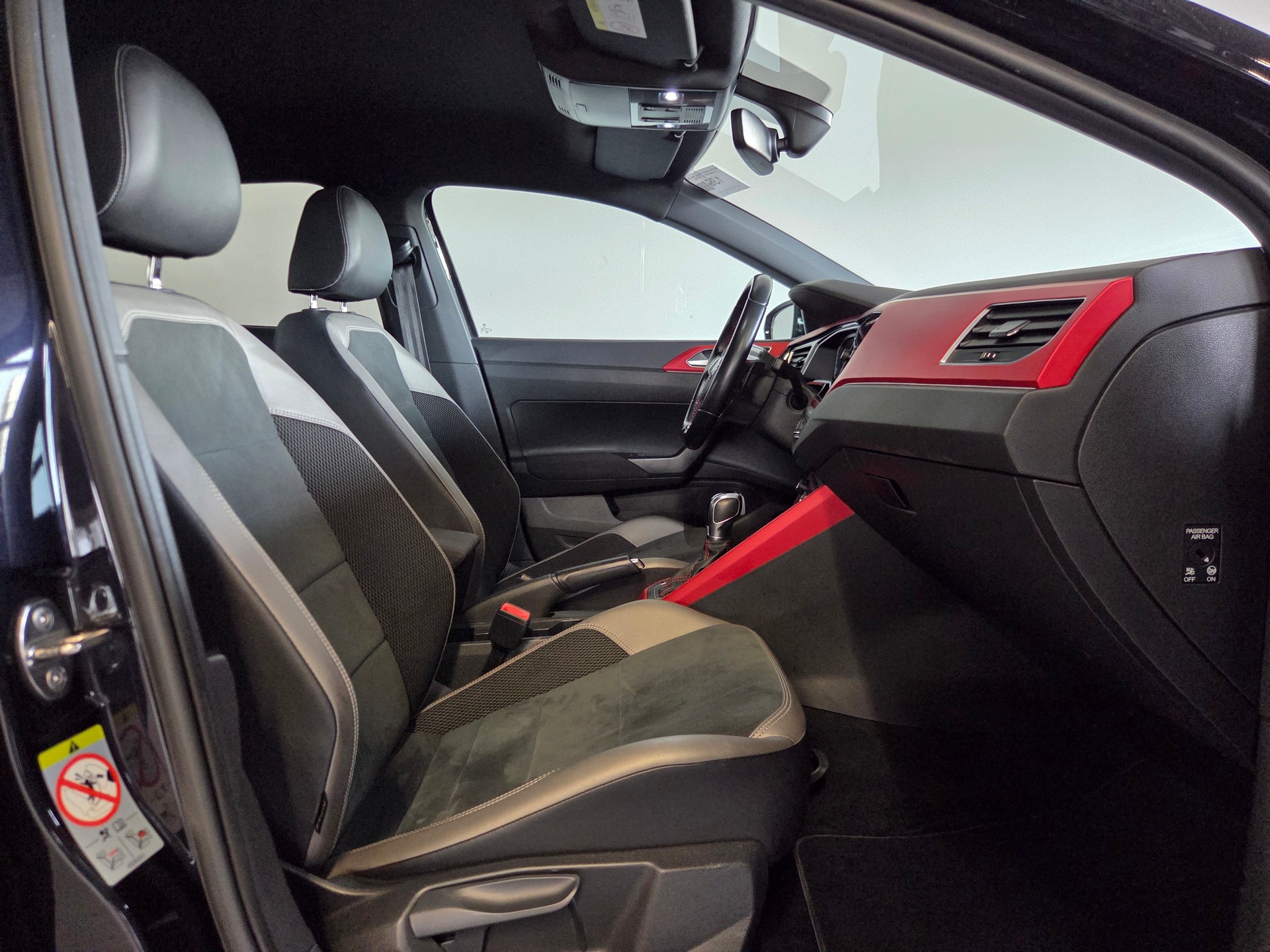 VW Polo 2.0 TSI GTI DSG-image-12