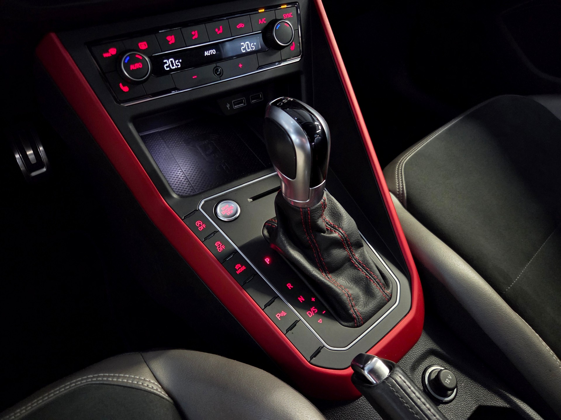 VW Polo 2.0 TSI GTI DSG-image-16