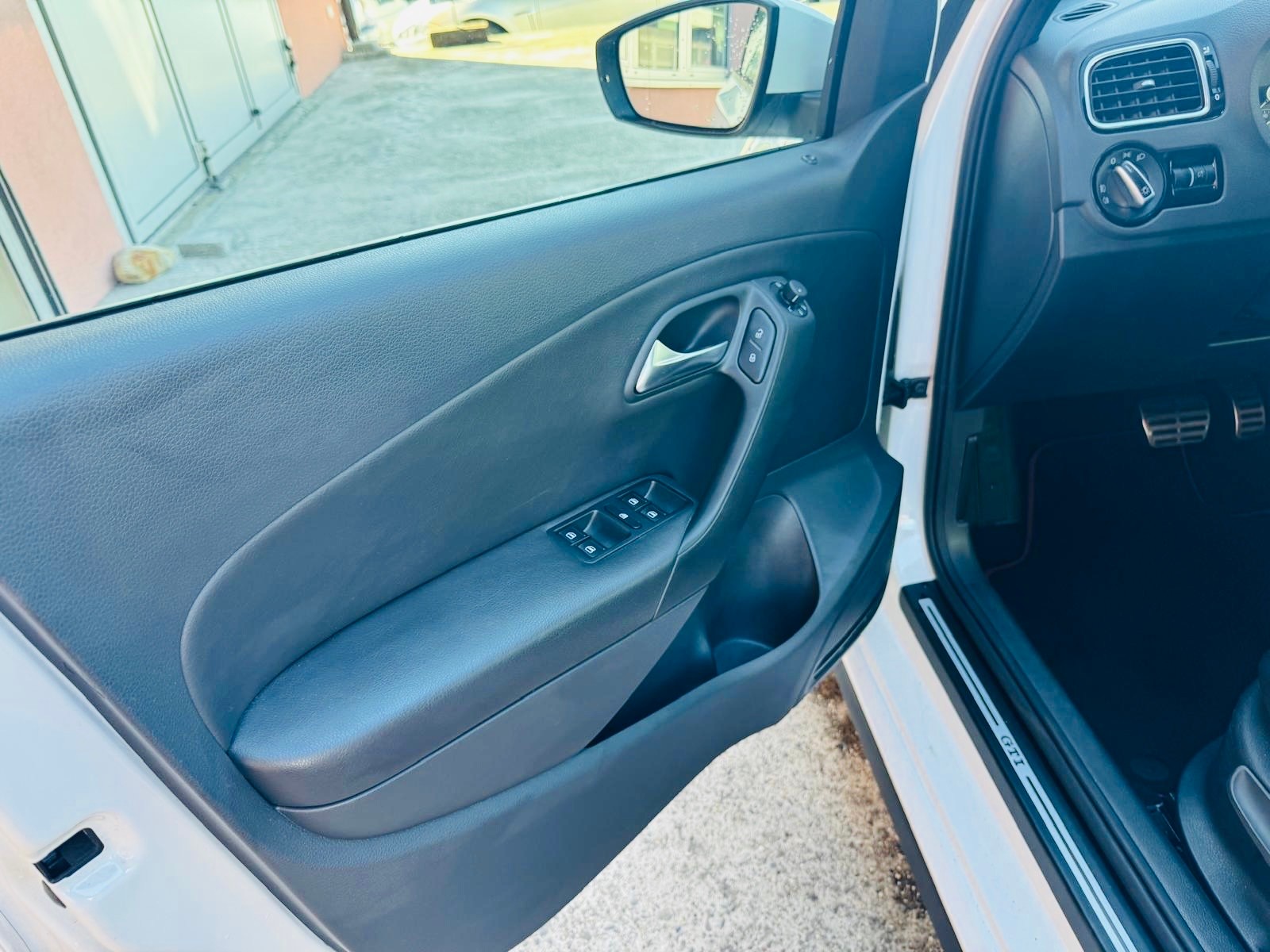 VW Polo 1.4 TSI GTI DSG-image-11
