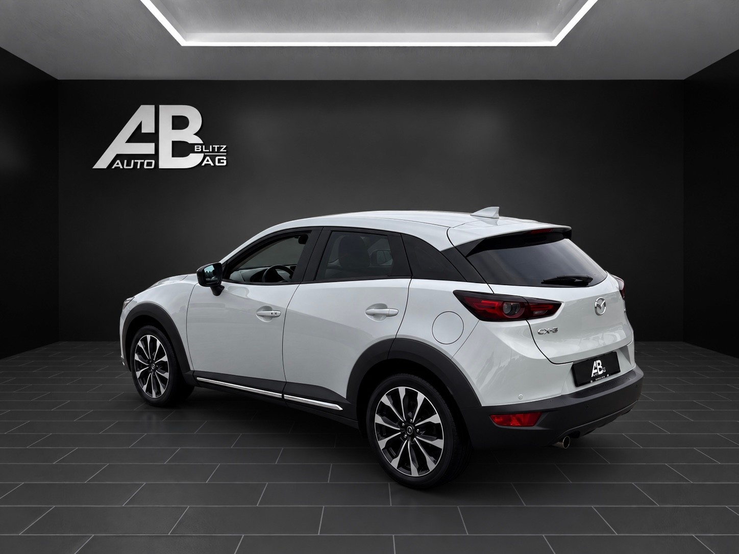 MAZDA CX-3 SKYACTIV-G 121 Revolution FWD Automat-showroom-element-2