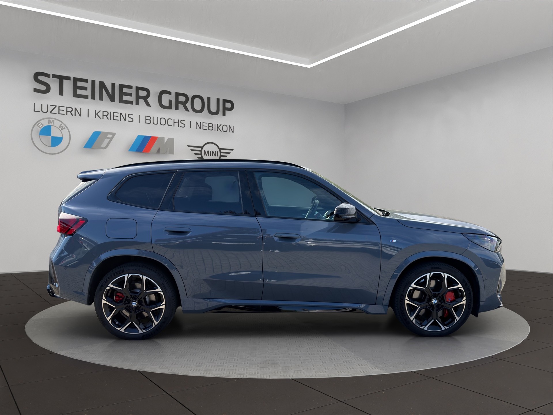 BMW X1 xDrive M35i-showroom-element-3
