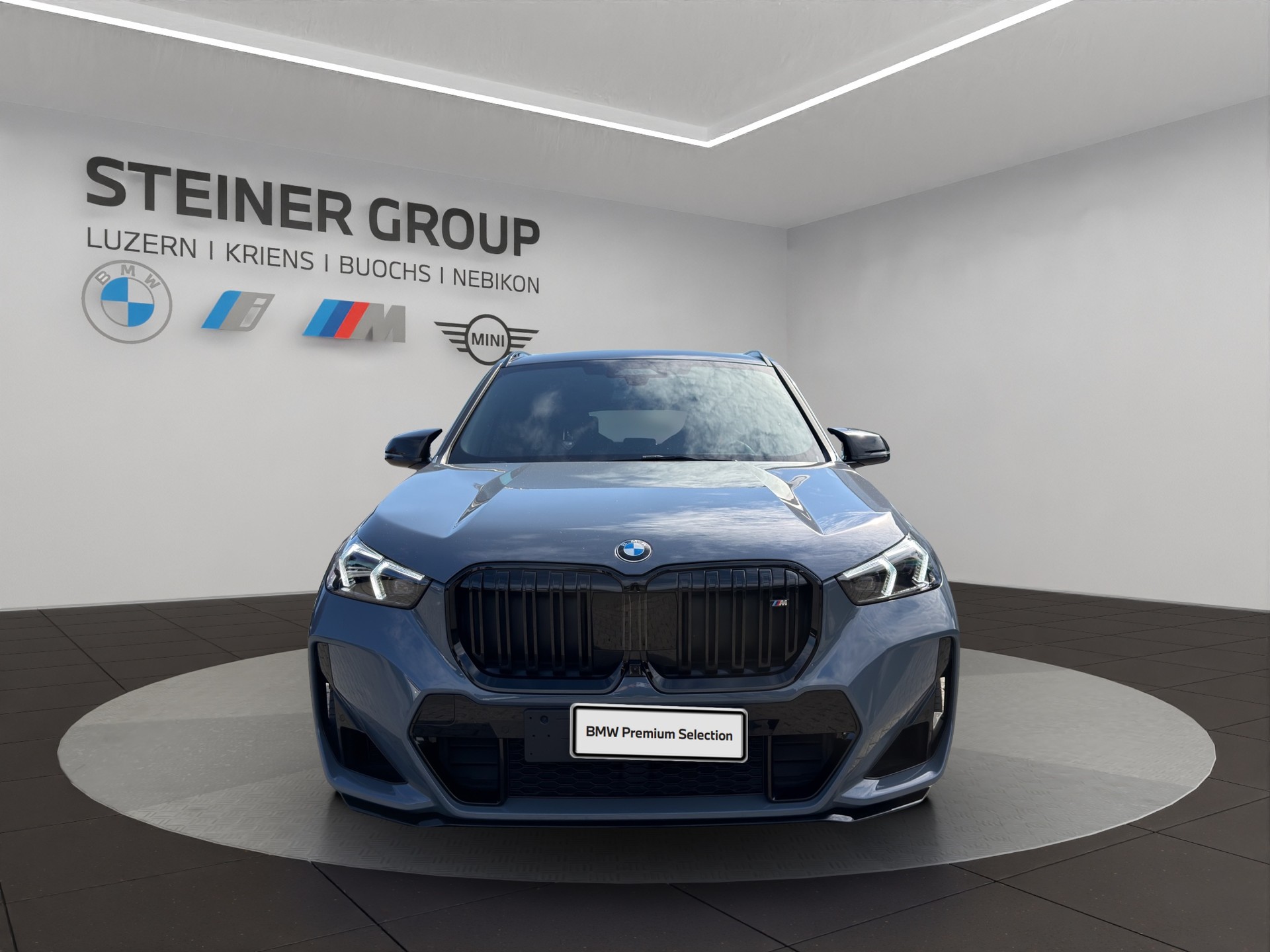 BMW X1 xDrive M35i-showroom-element-1
