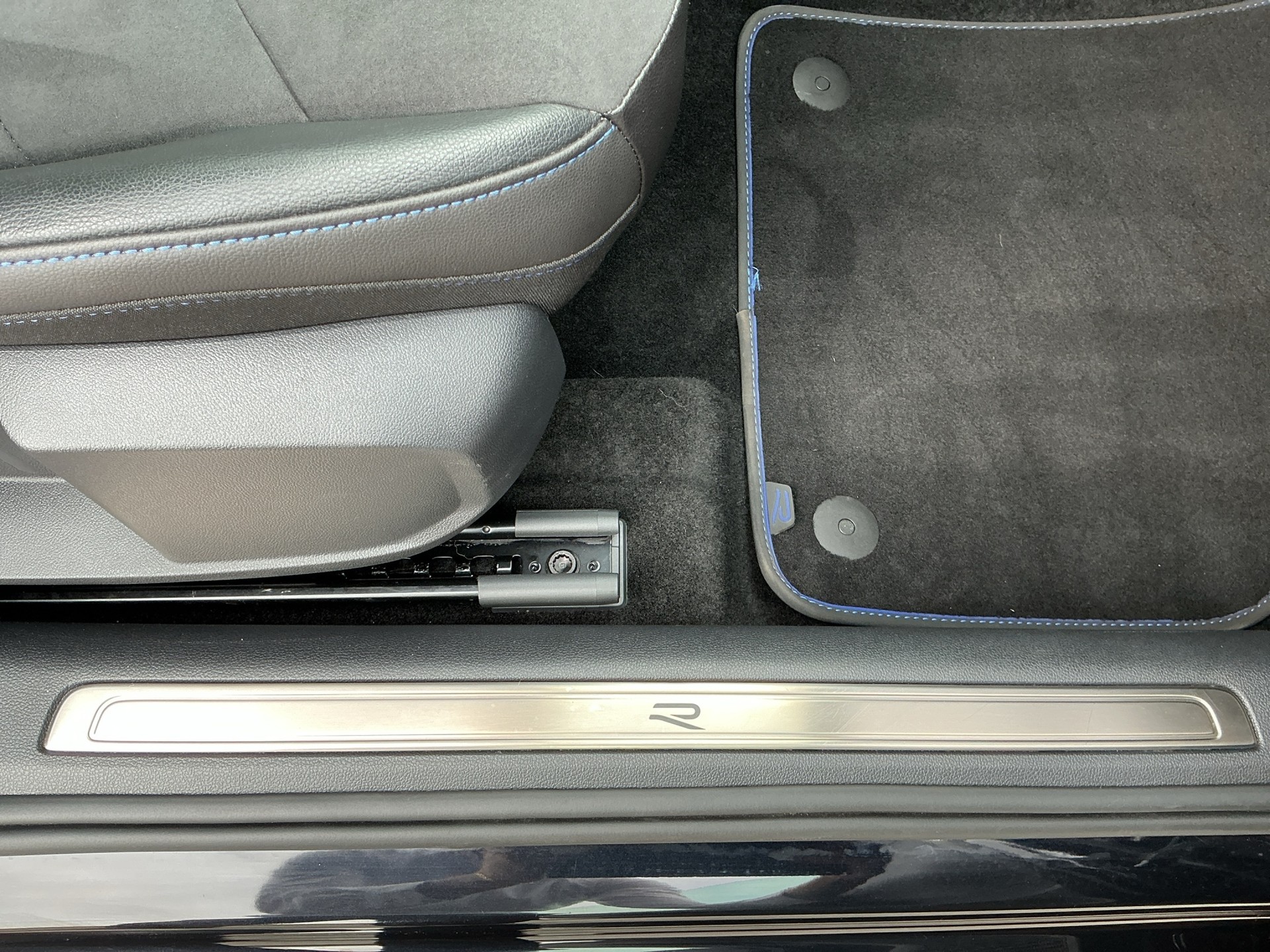 VW Arteon SB 2.0 TSI R 4Motion DSG-image-16