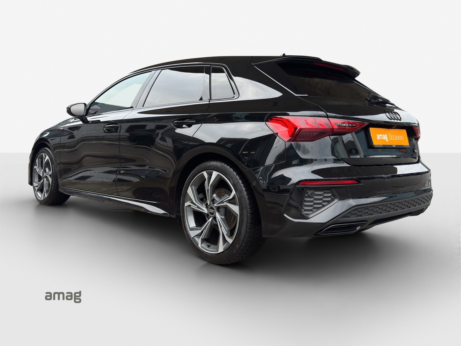 AUDI A3 Sportback 40 TFSI S line quattro S-tronic-image-2