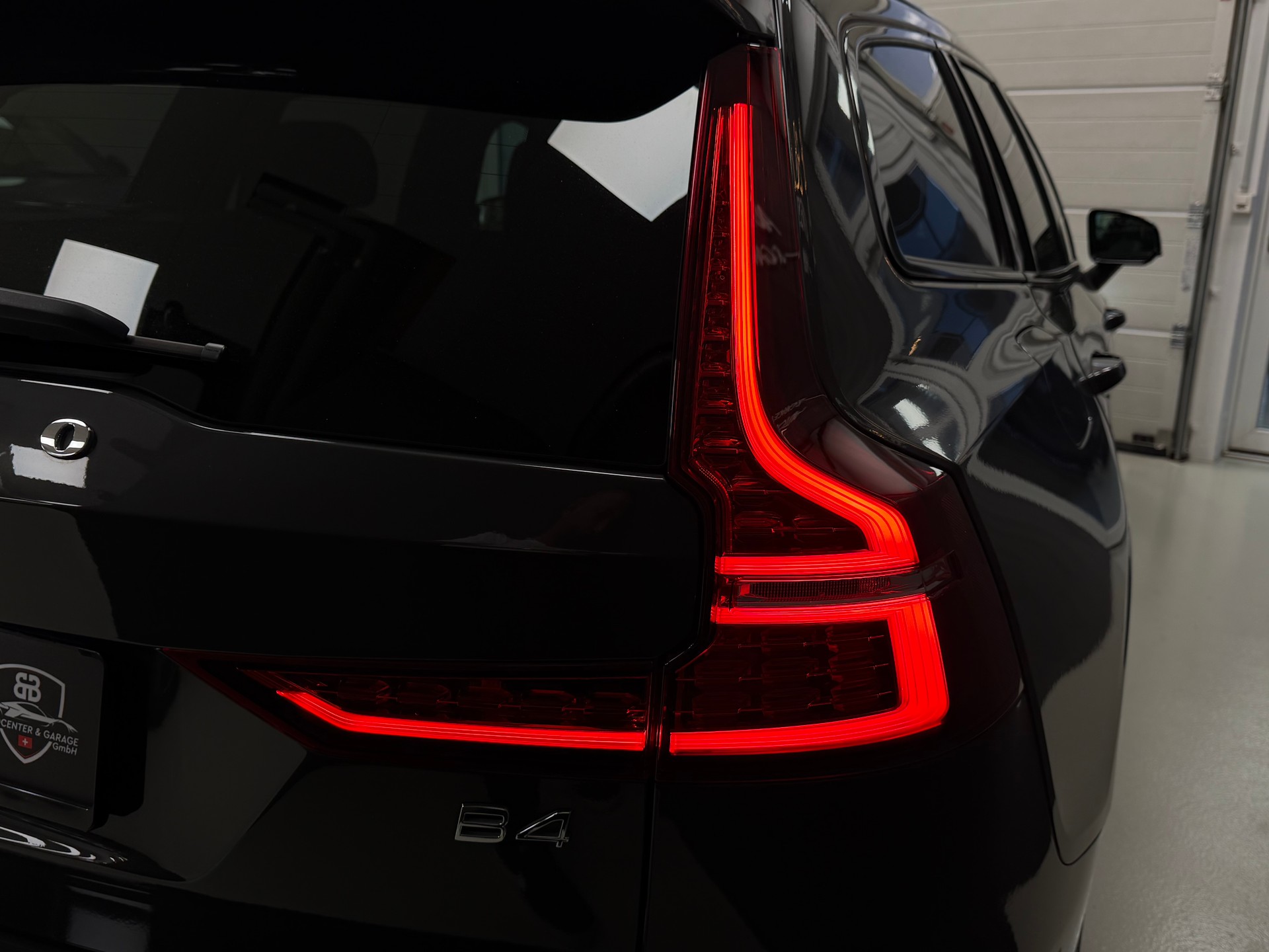 VOLVO V60 B4 Benzin Mild Hybrid Ultra Dark DCT-image-11