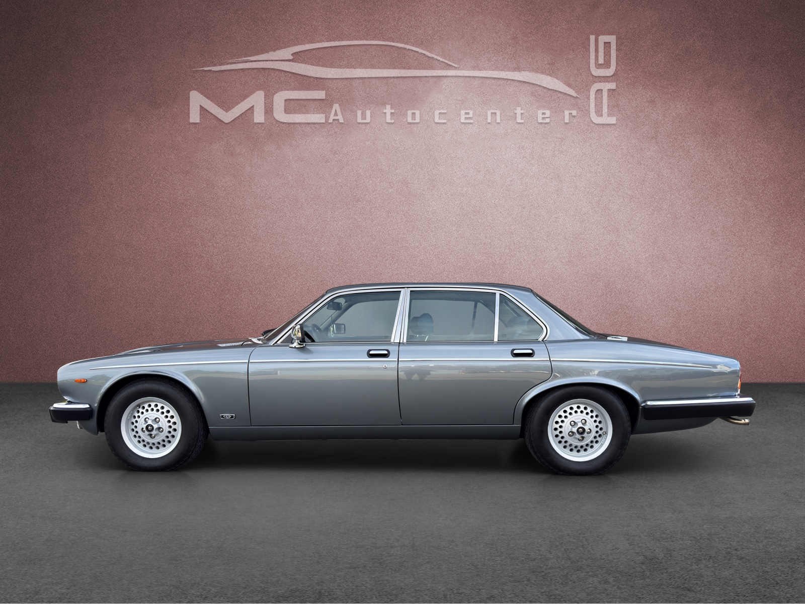 DAIMLER 5.3 Double Six-image-1