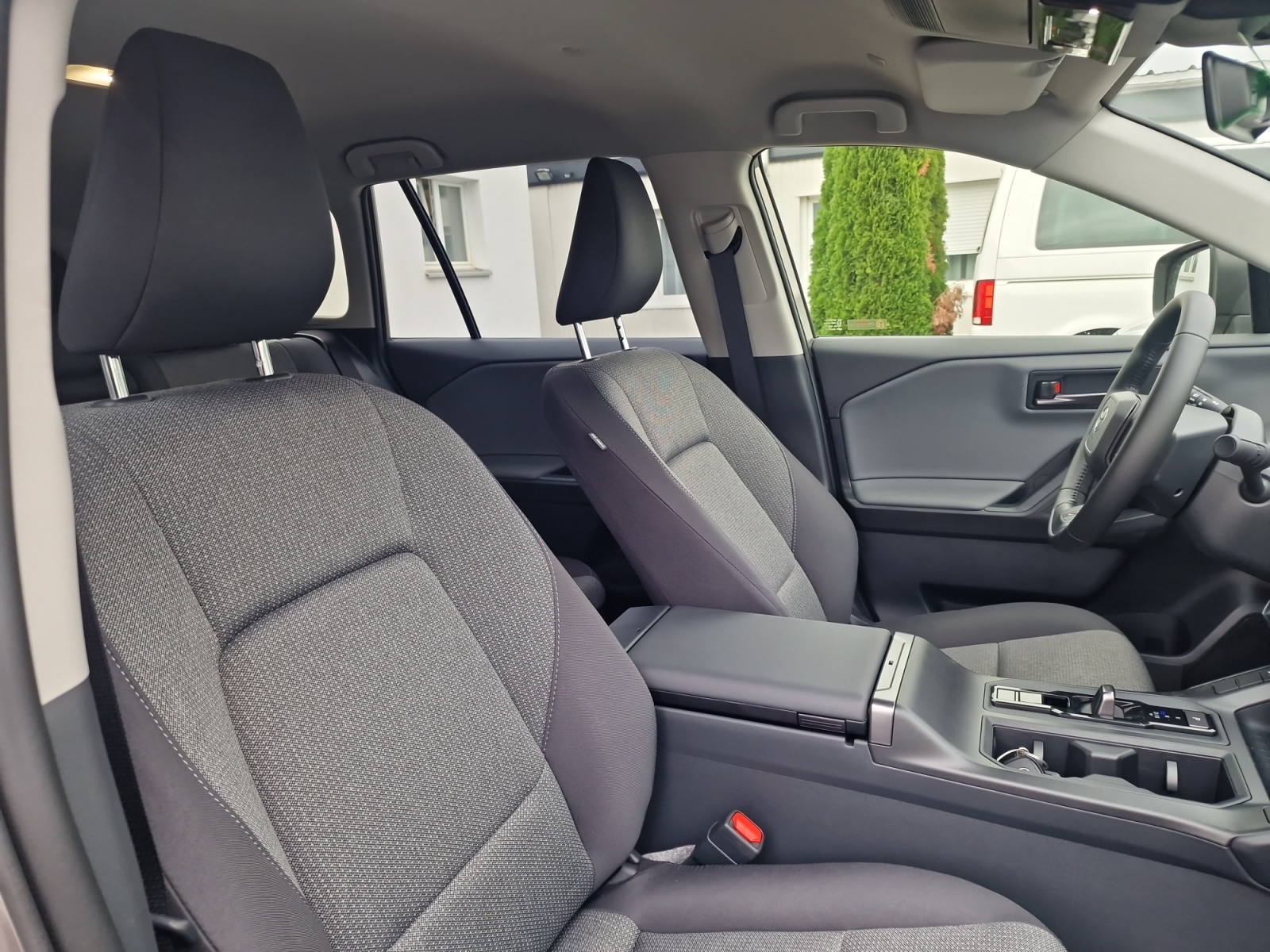 TOYOTA RAV-4 2.5 HSD Trend AWD-image-17