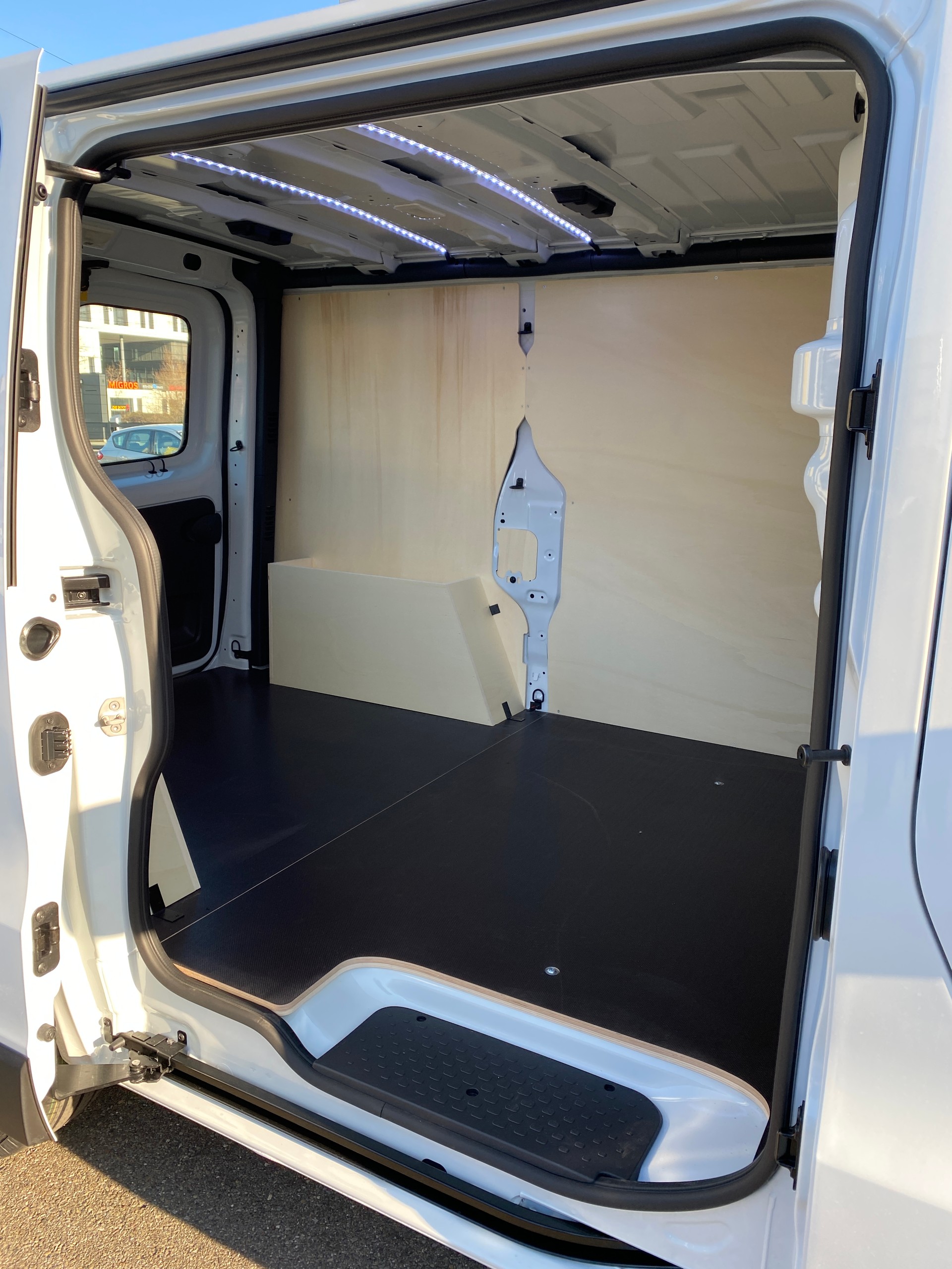 RENAULT Trafic 2.0 Blue dCi110 Advance L1H1 SN-image-5