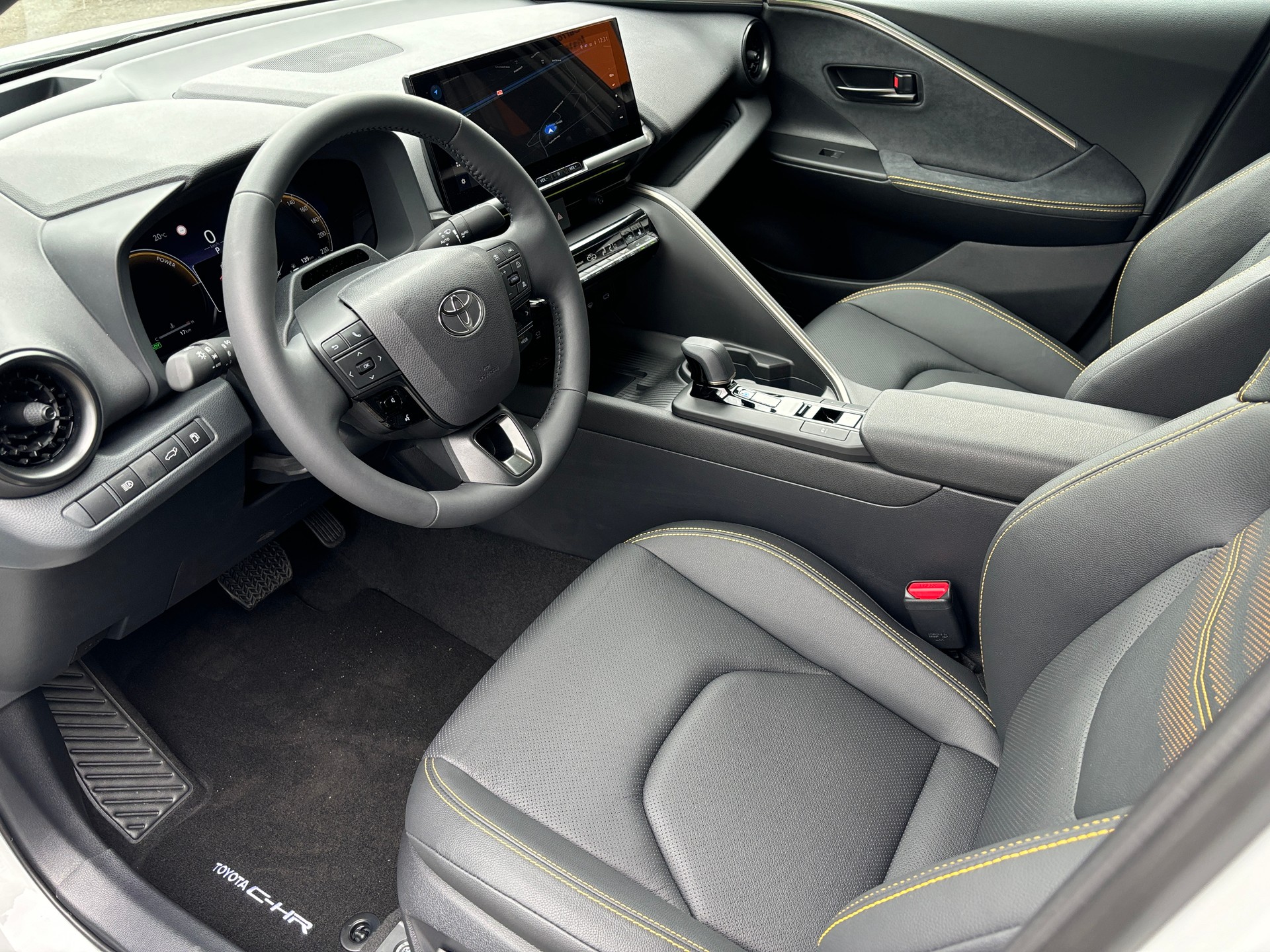 TOYOTA C-HR 2.0 Hybrid Style 4WD Premiere-image-6