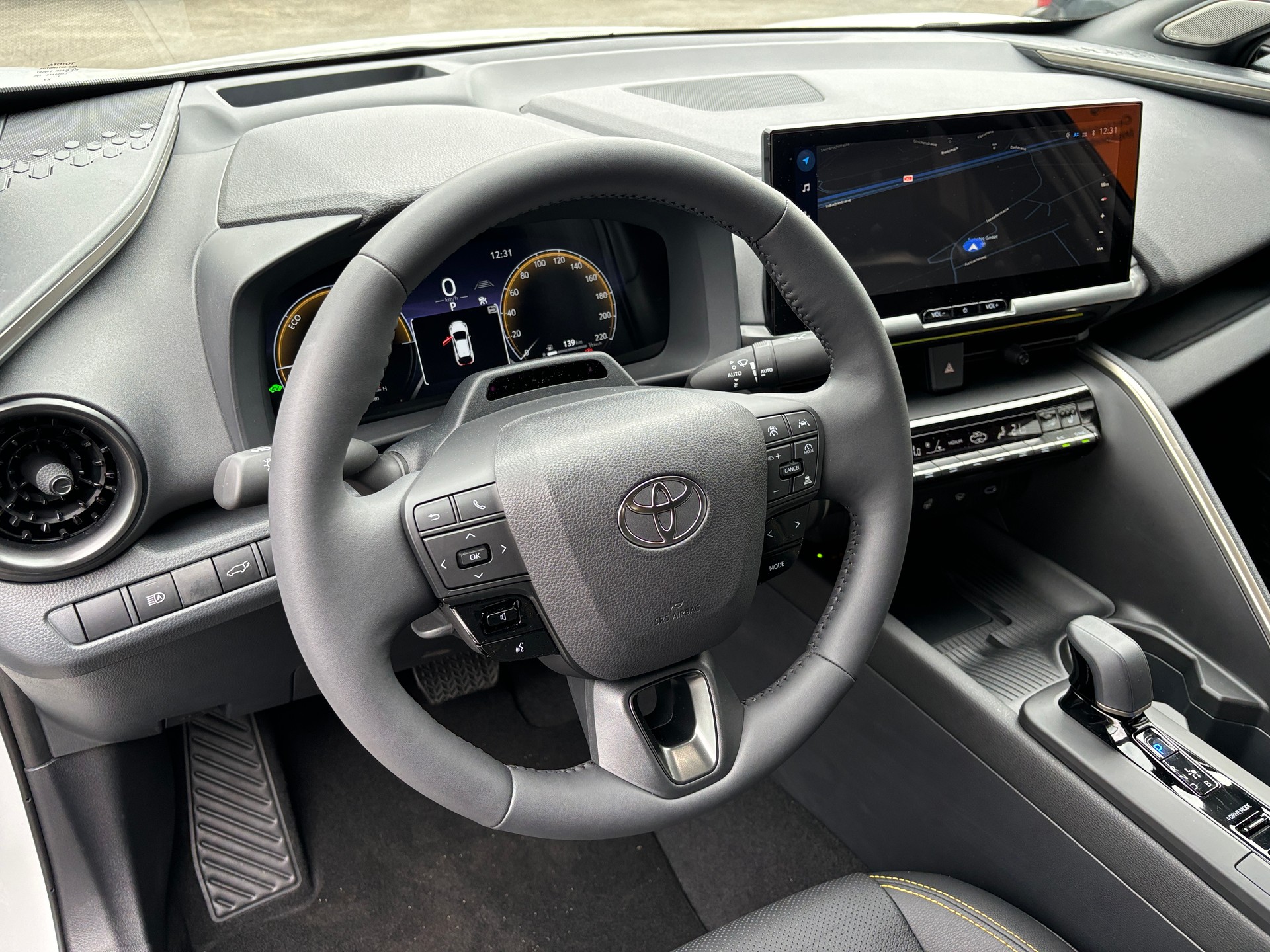 TOYOTA C-HR 2.0 Hybrid Style 4WD Premiere-image-11