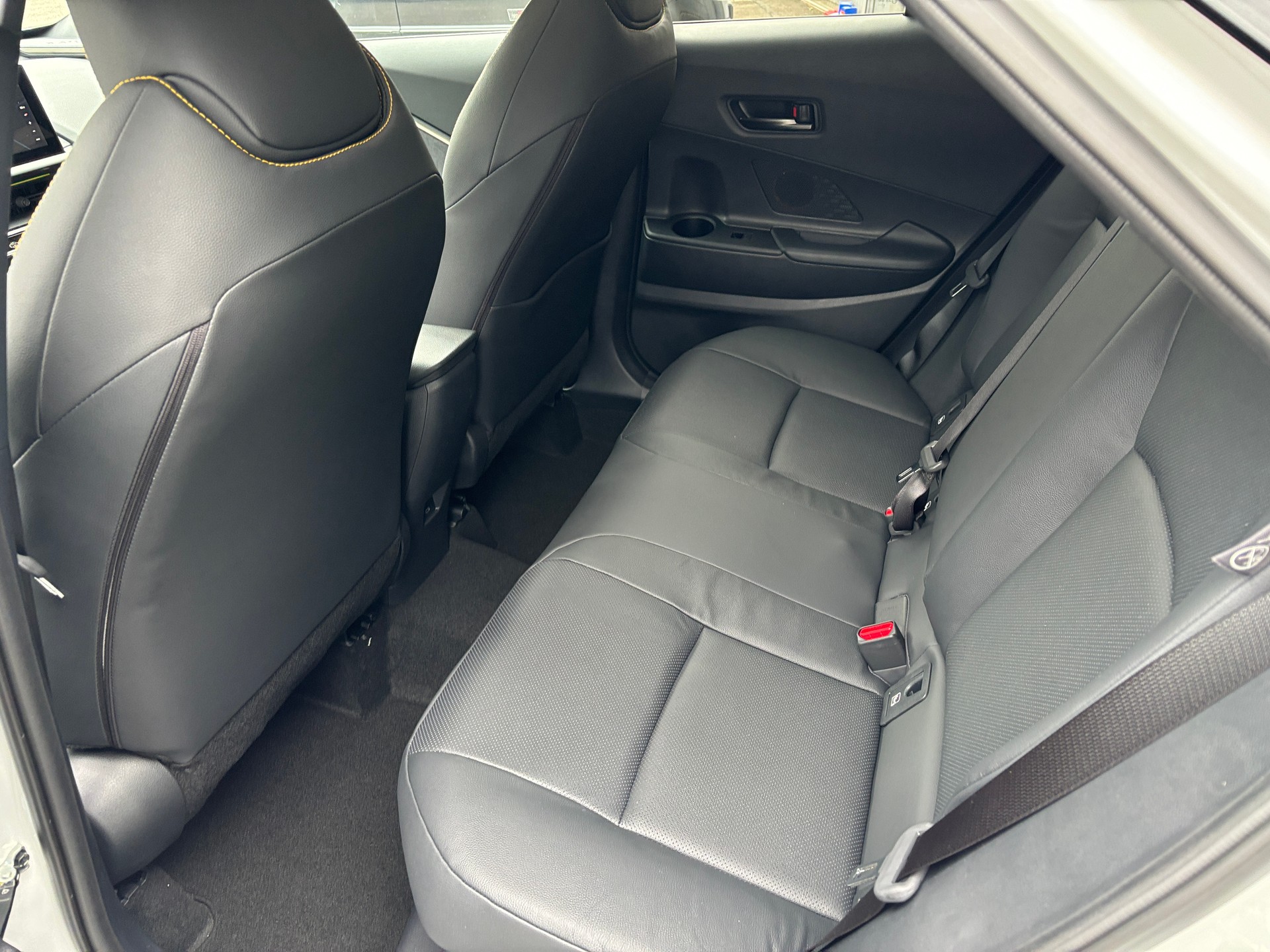 TOYOTA C-HR 2.0 Hybrid Style 4WD Premiere-image-8