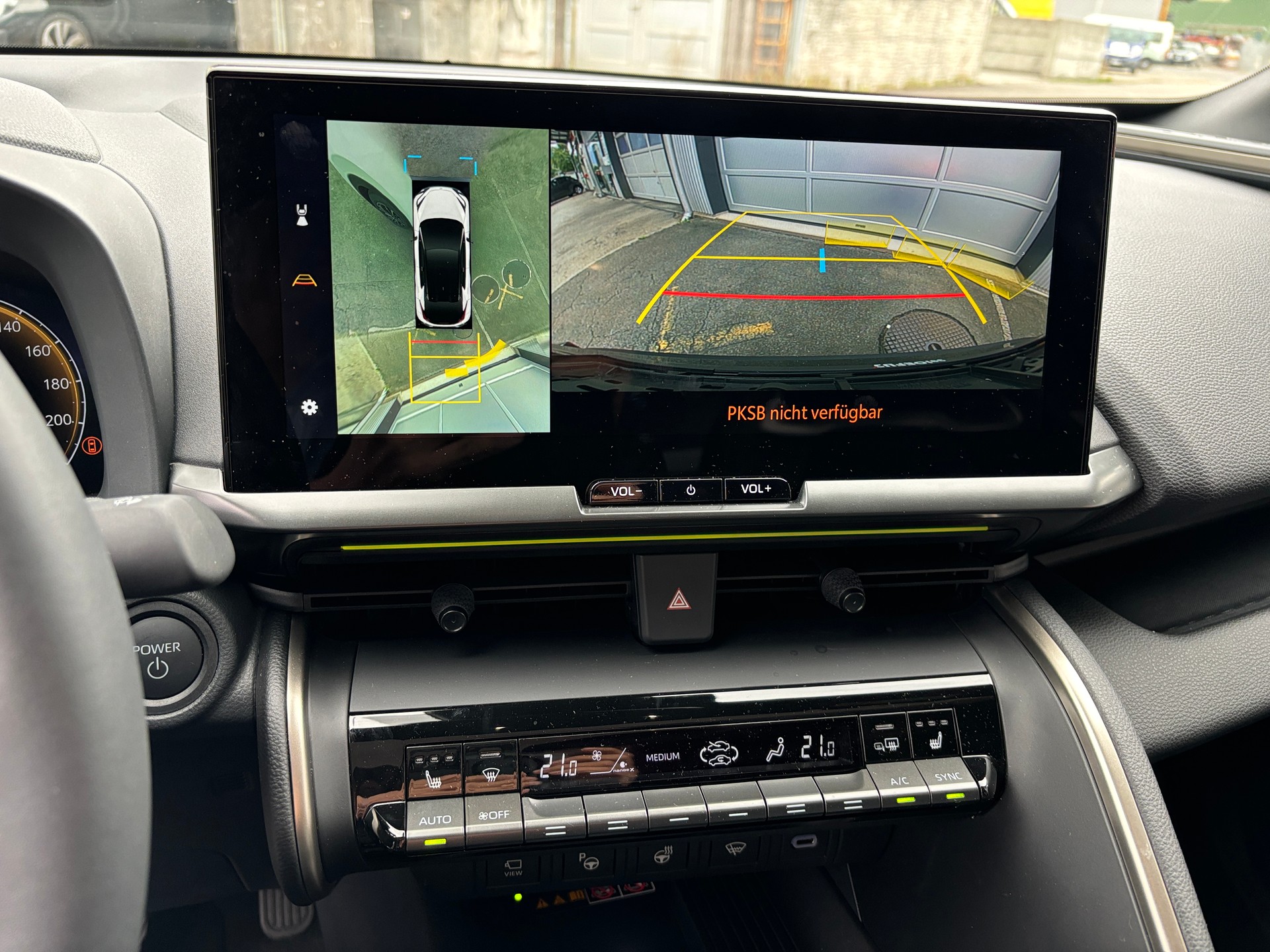 TOYOTA C-HR 2.0 Hybrid Style 4WD Premiere-image-12