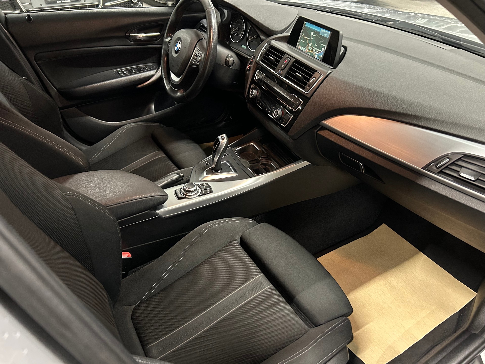 BMW 118i Steptronic-image-15