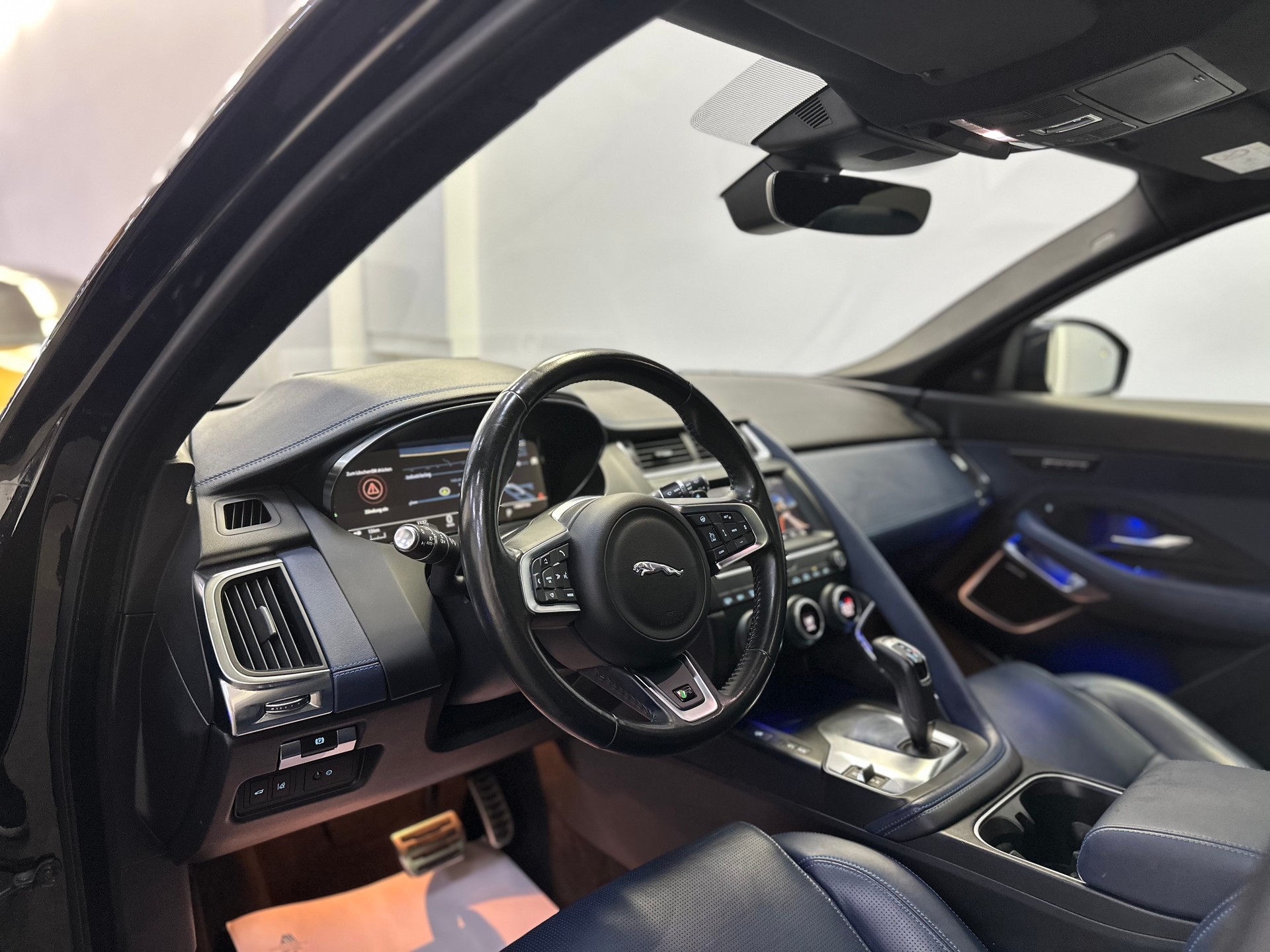 JAGUAR E-Pace 2.0d D240 R-Dynamic HSE AWD Automatik-image-7