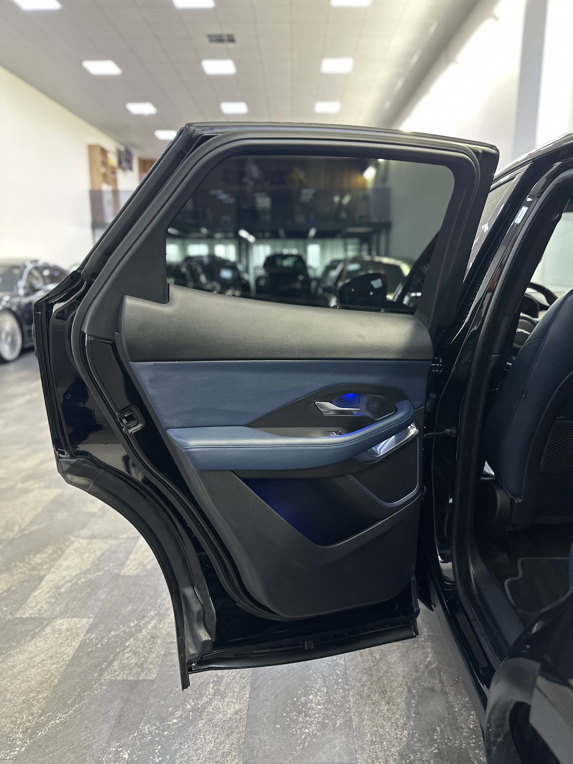 JAGUAR E-Pace 2.0d D240 R-Dynamic HSE AWD Automatik-image-12