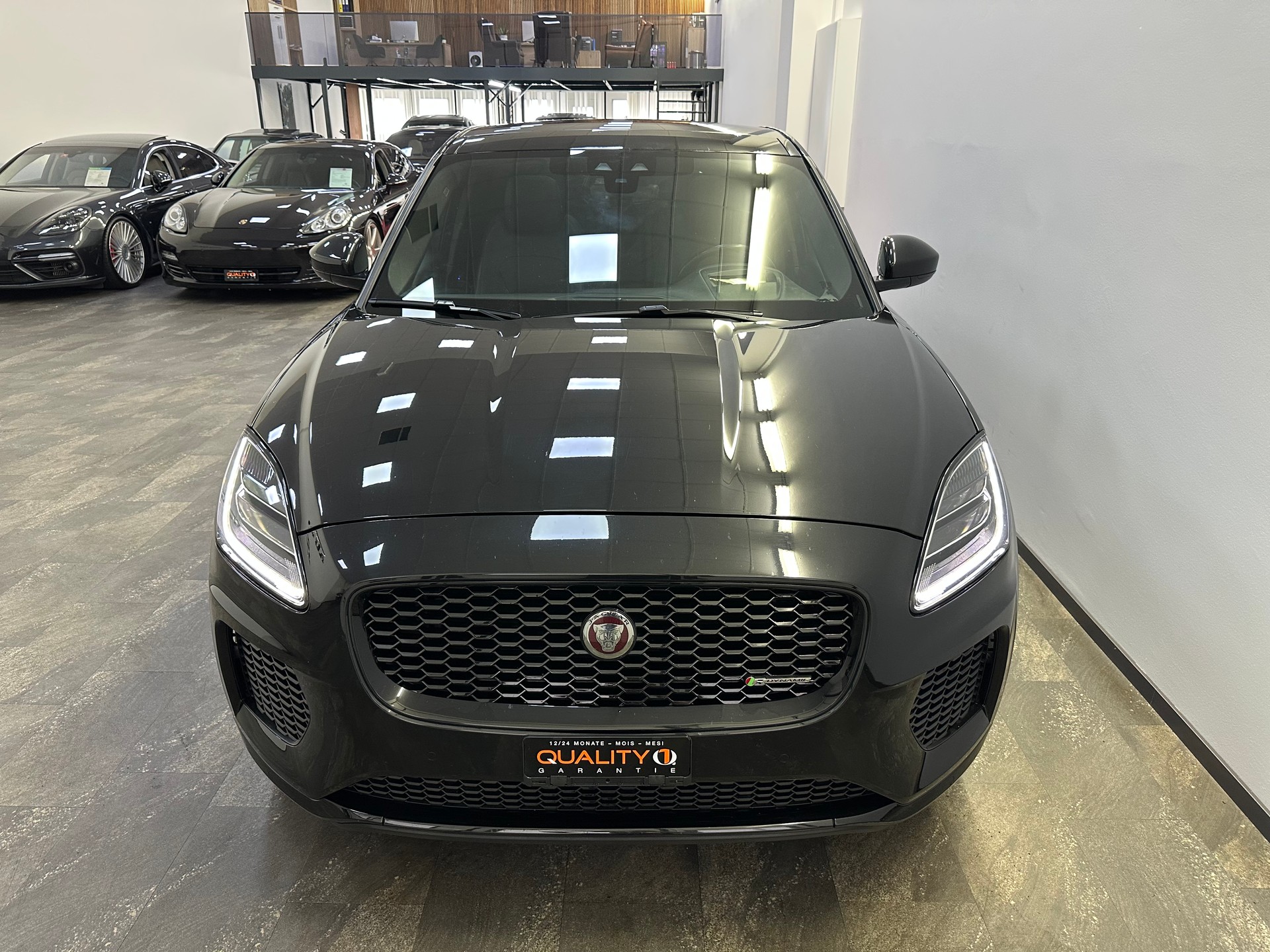 JAGUAR E-Pace 2.0d D240 R-Dynamic HSE AWD Automatik-image-5