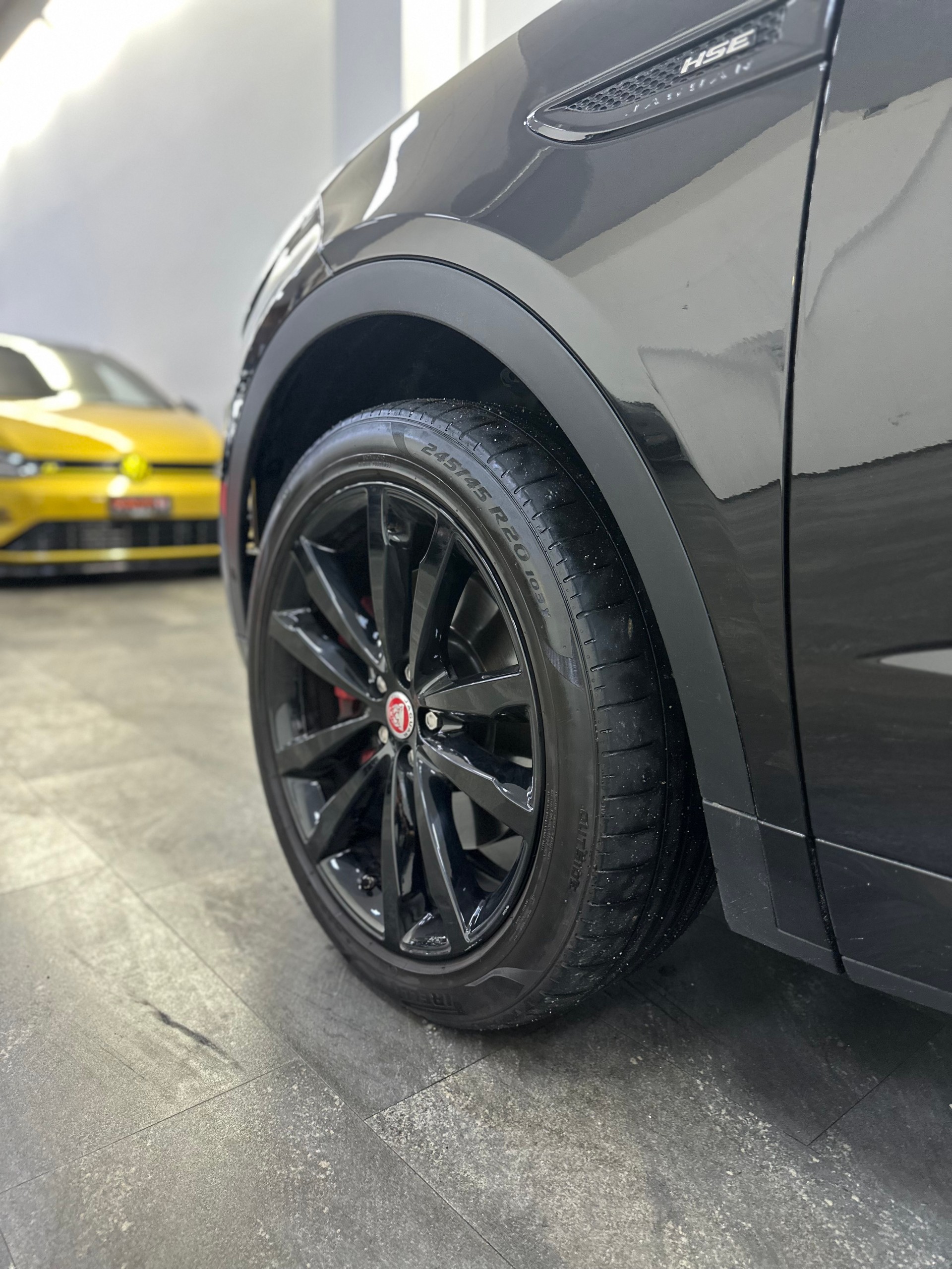 JAGUAR E-Pace 2.0d D240 R-Dynamic HSE AWD Automatik-image-6