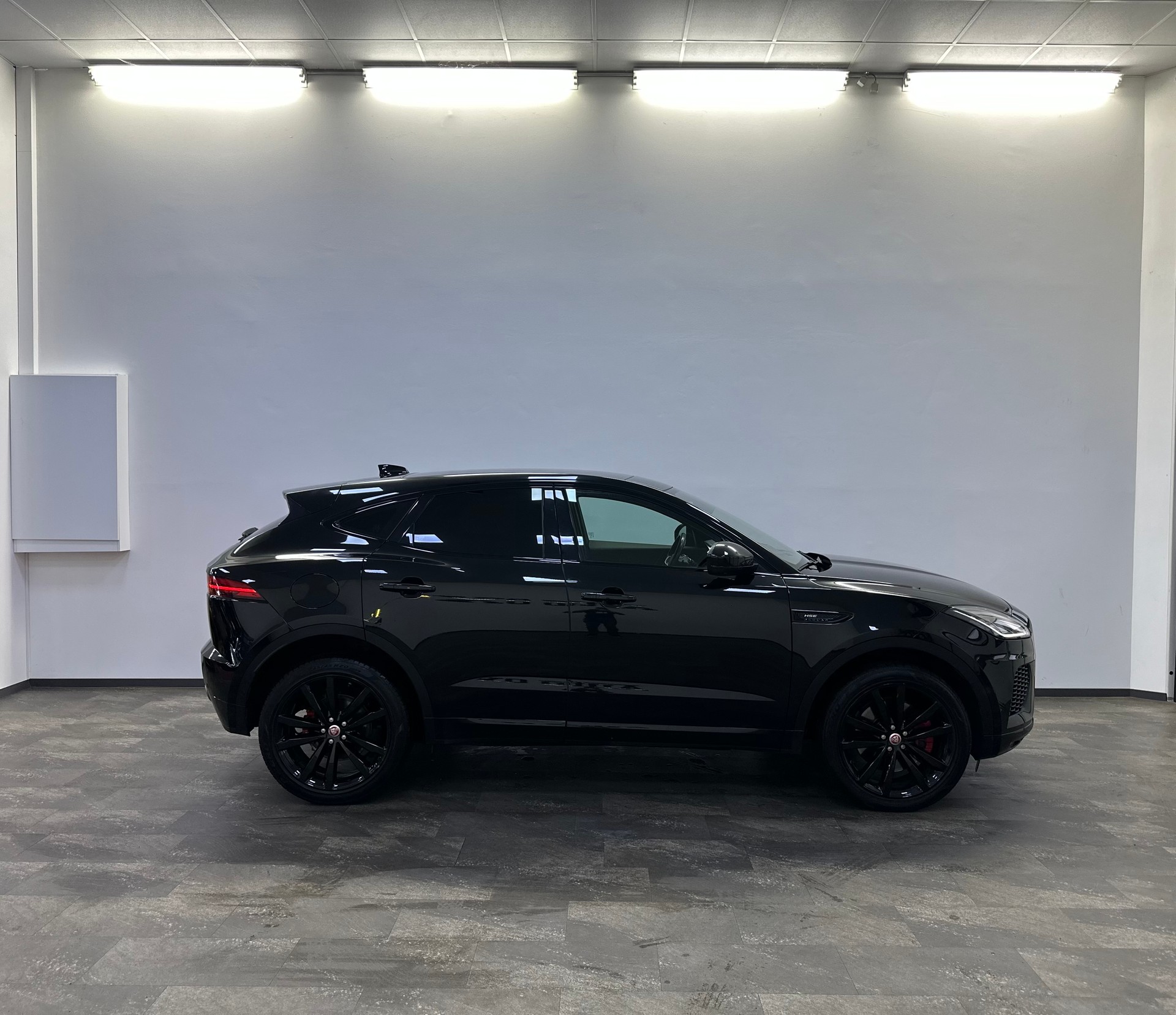JAGUAR E-Pace 2.0d D240 R-Dynamic HSE AWD Automatik-showroom-element-3