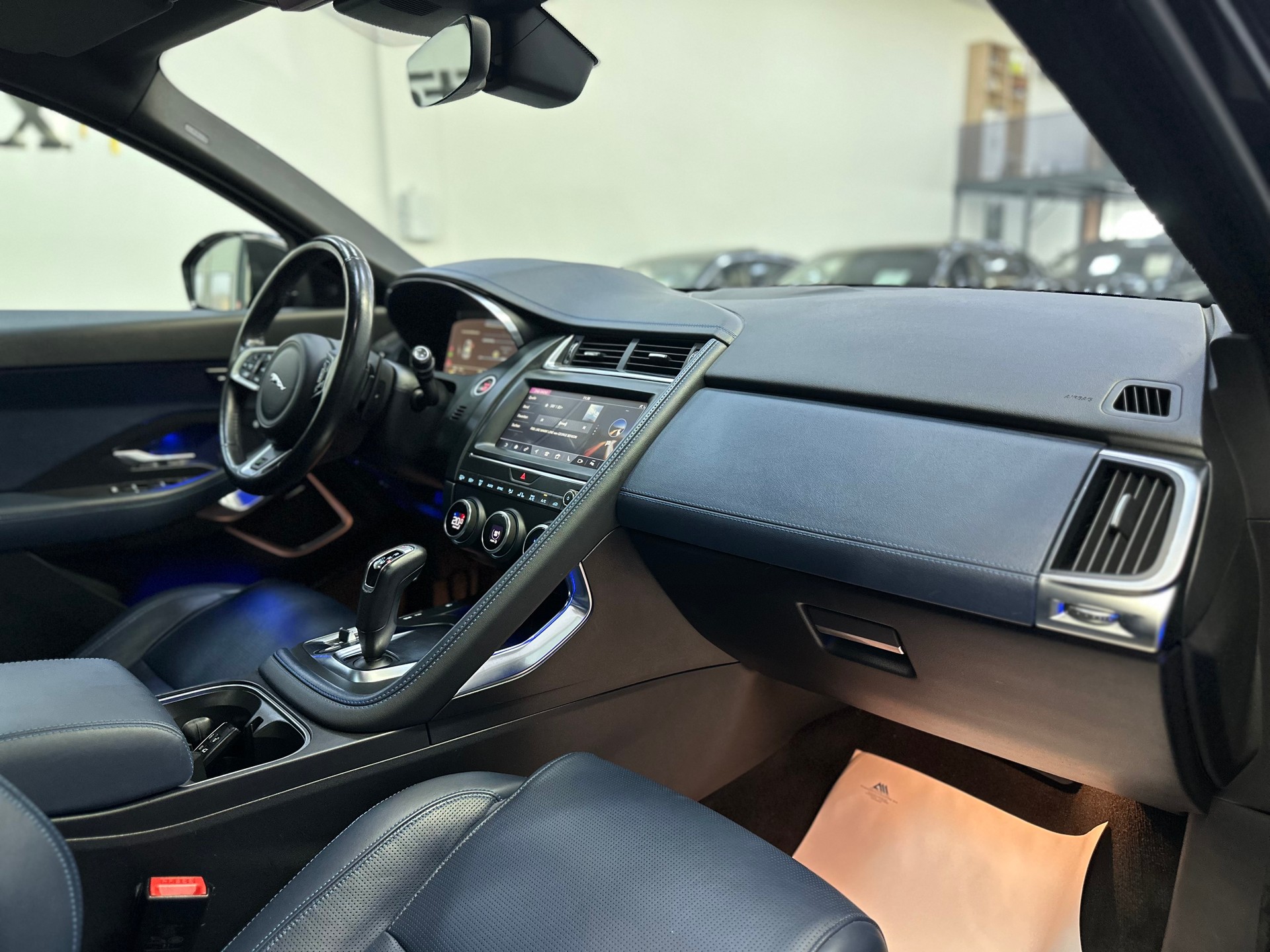 JAGUAR E-Pace 2.0d D240 R-Dynamic HSE AWD Automatik-image-10