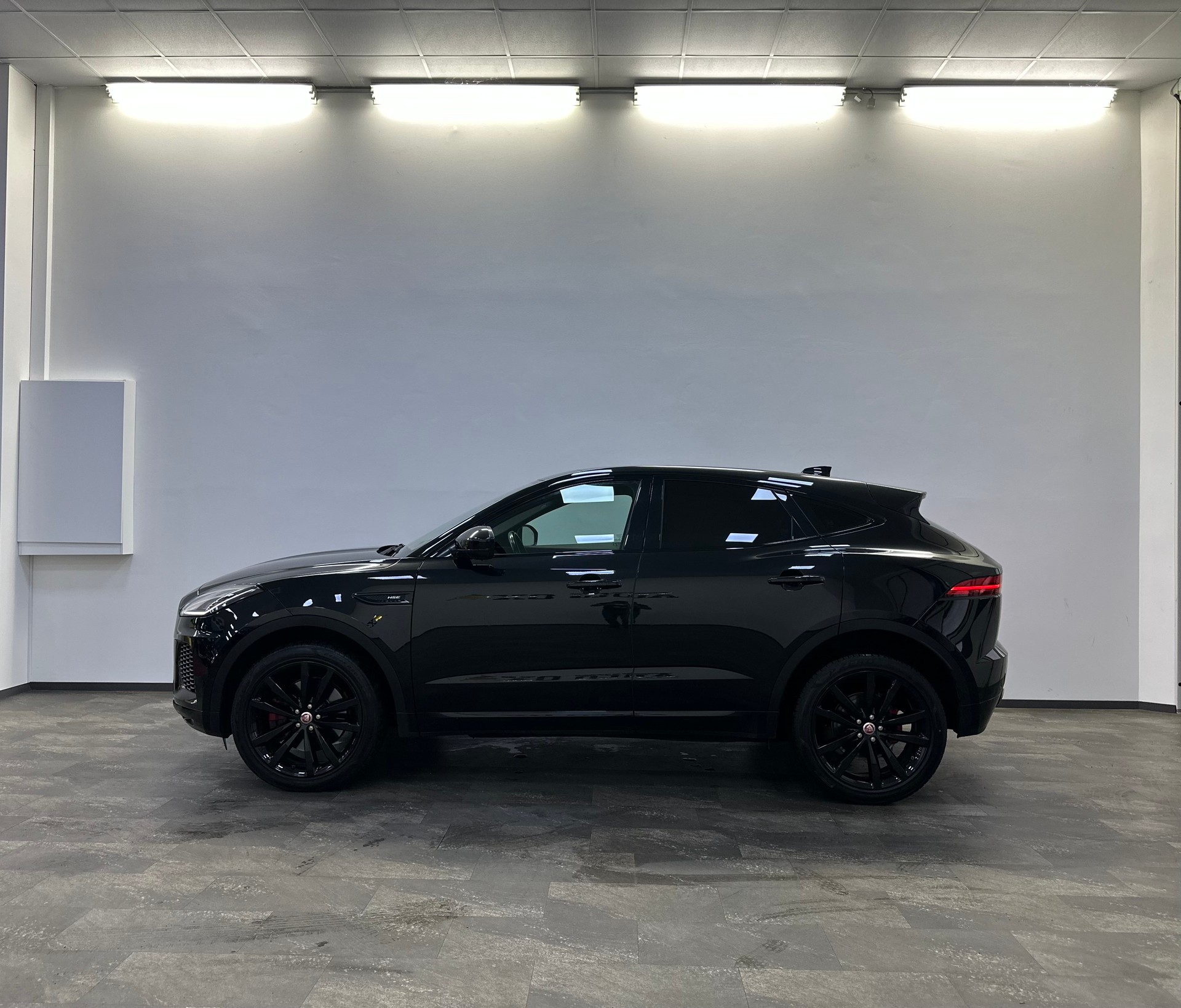JAGUAR E-Pace 2.0d D240 R-Dynamic HSE AWD Automatik-showroom-element-1
