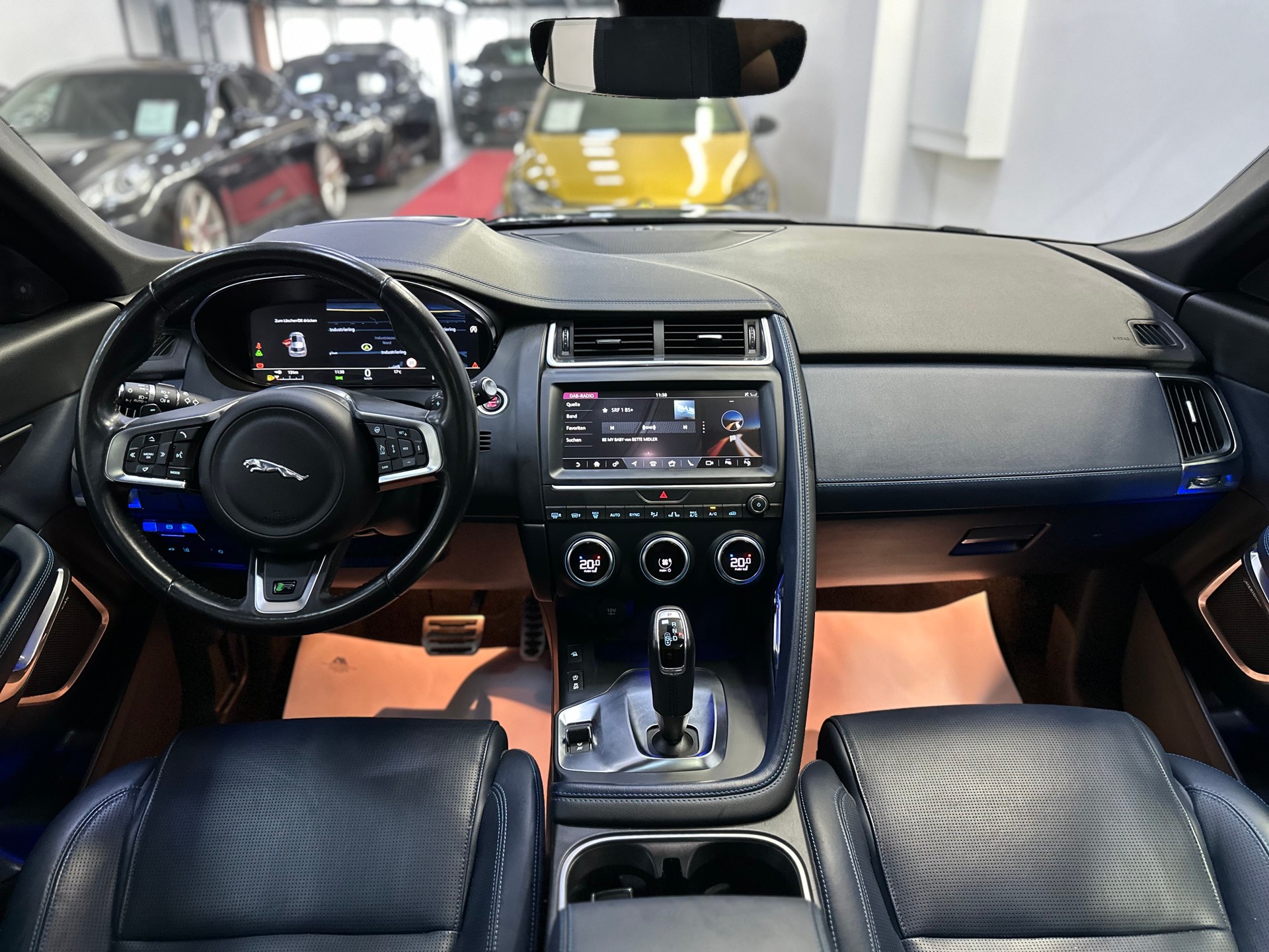JAGUAR E-Pace 2.0d D240 R-Dynamic HSE AWD Automatik-image-8