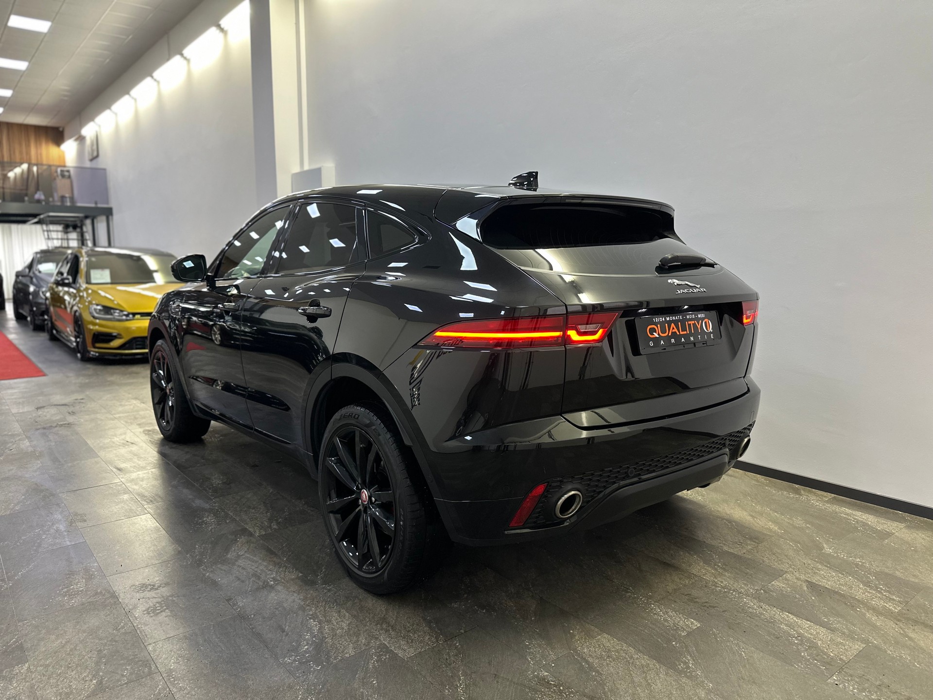 JAGUAR E-Pace 2.0d D240 R-Dynamic HSE AWD Automatik-showroom-element-2