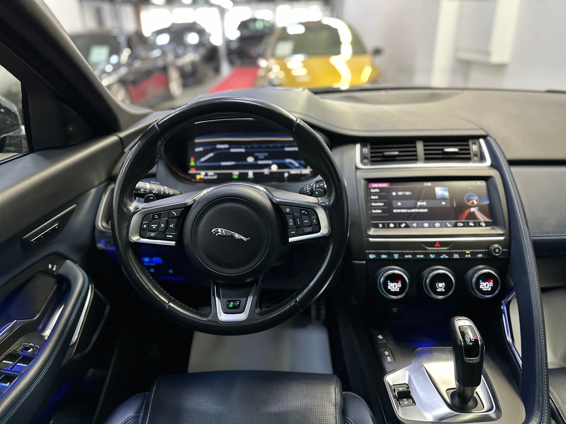 JAGUAR E-Pace 2.0d D240 R-Dynamic HSE AWD Automatik-image-9