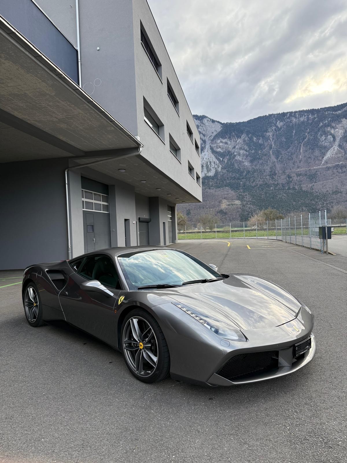 FERRARI 488 GTB 3.9 V8-showroom-element-3