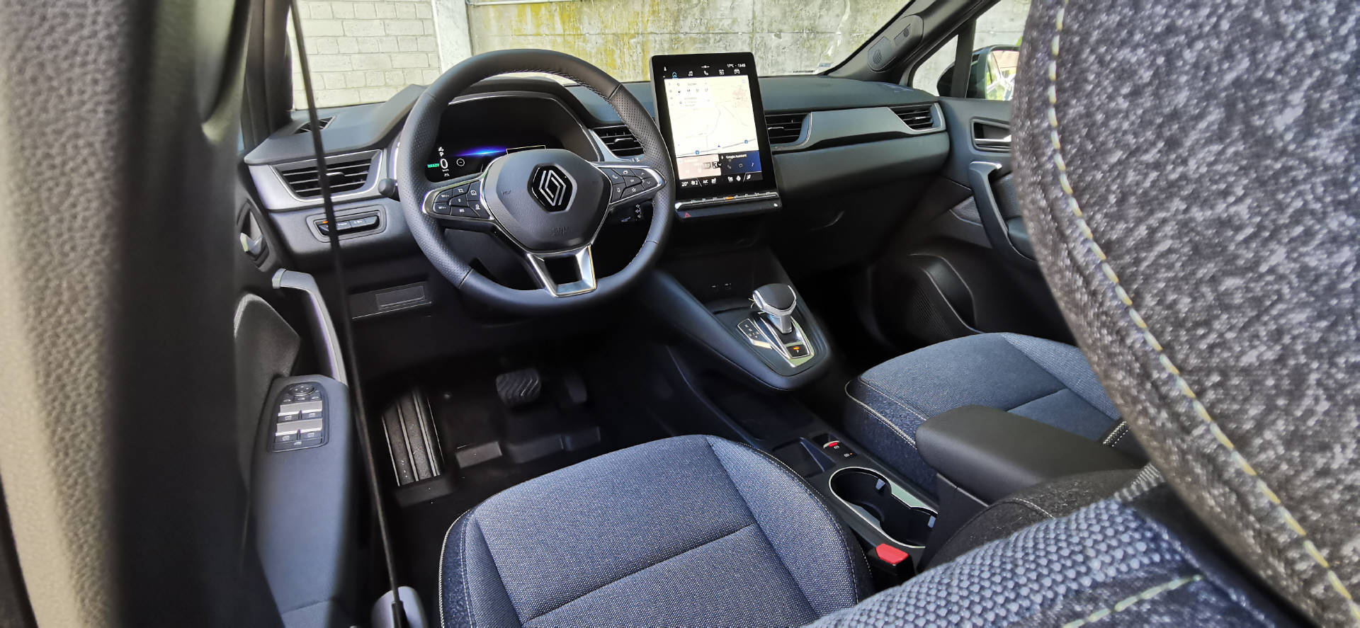 RENAULT Captur 1.6 E-Tech techno-image-8