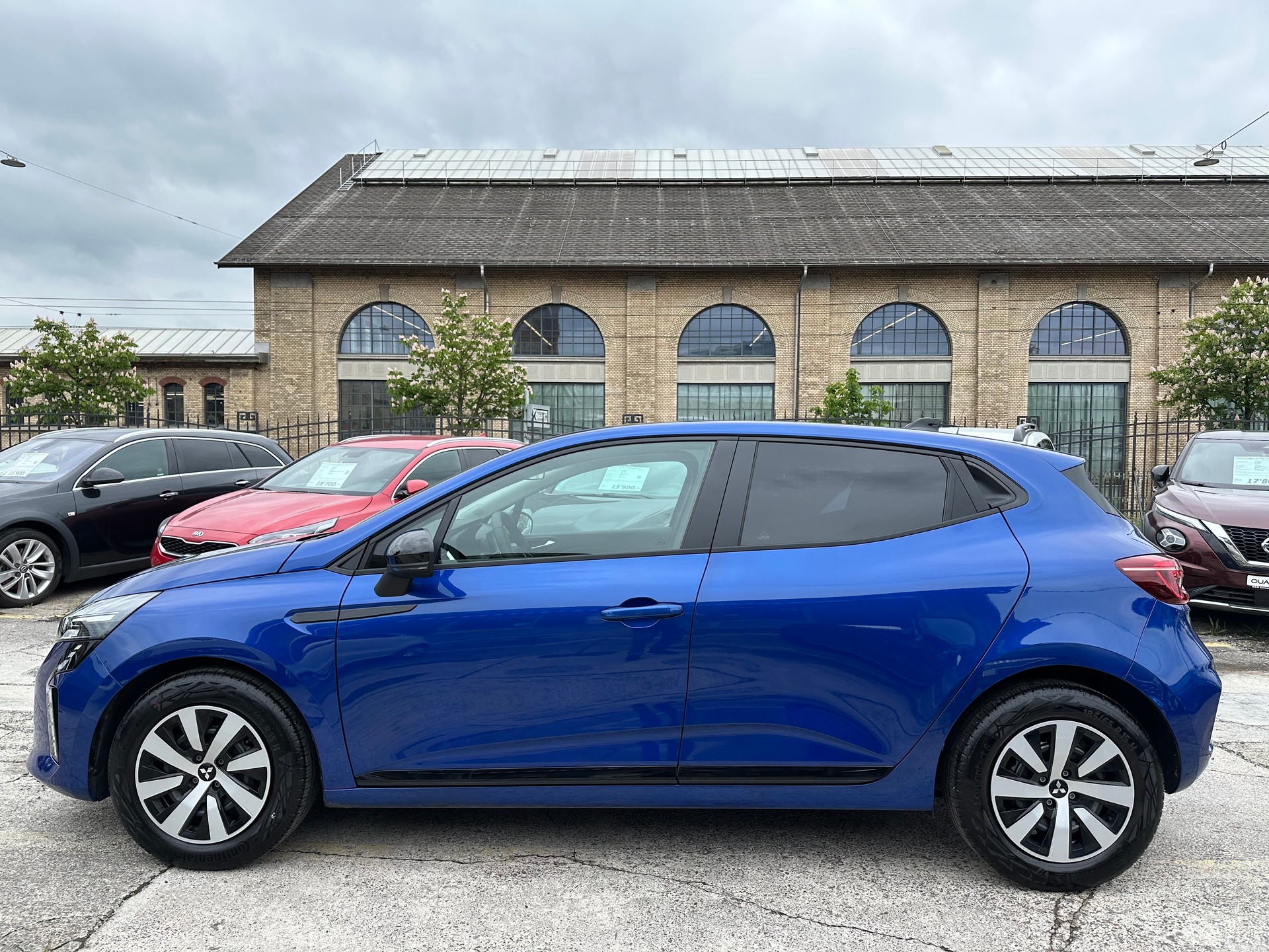 MITSUBISHI COLT 1.0 Invite-showroom-element-3