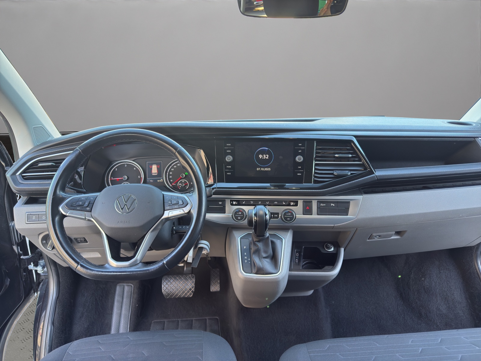 VW T6.1 2.0 TDI 4Motion DSG-image-13
