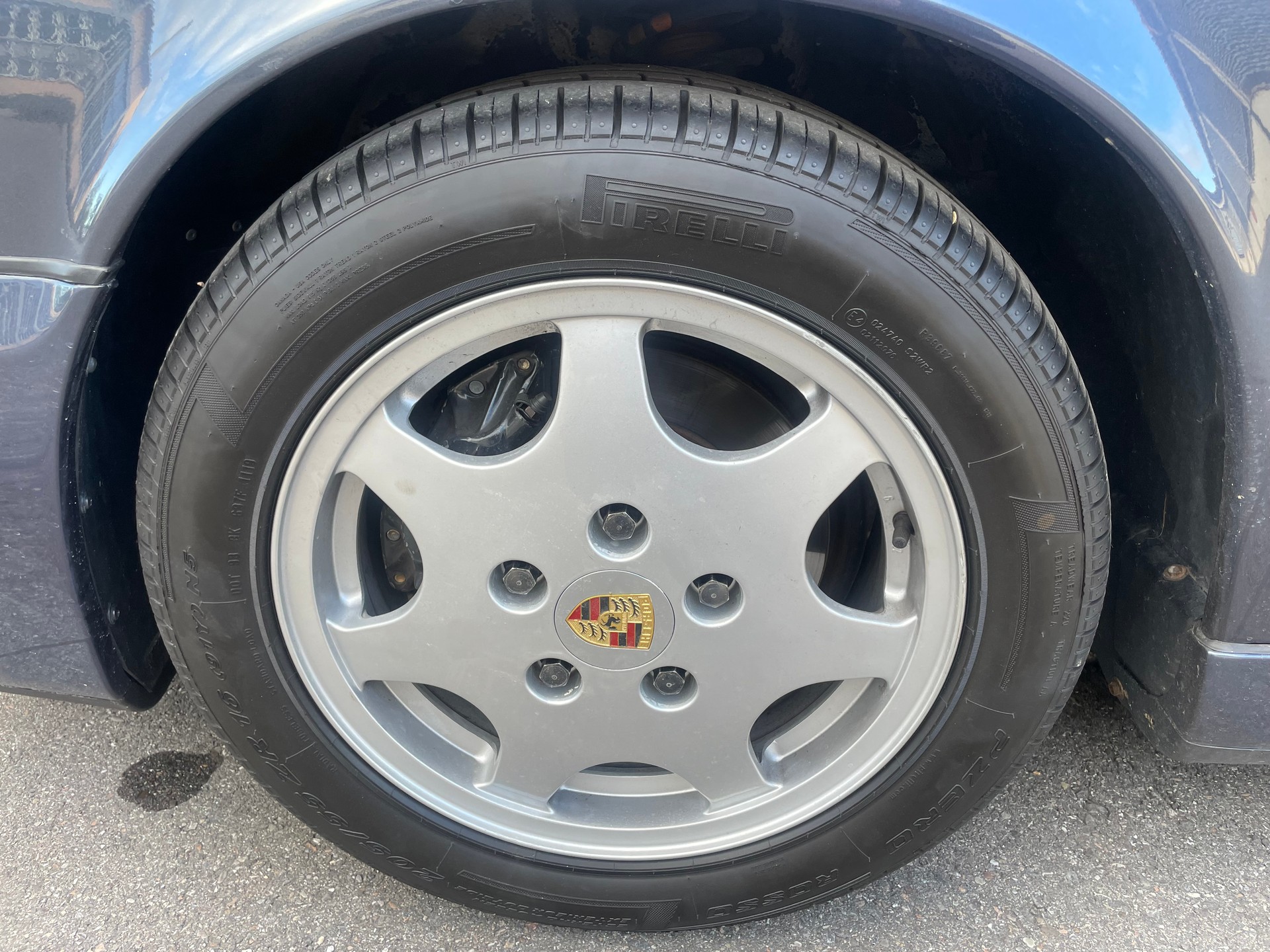 PORSCHE 911 Carrera 4-image-14