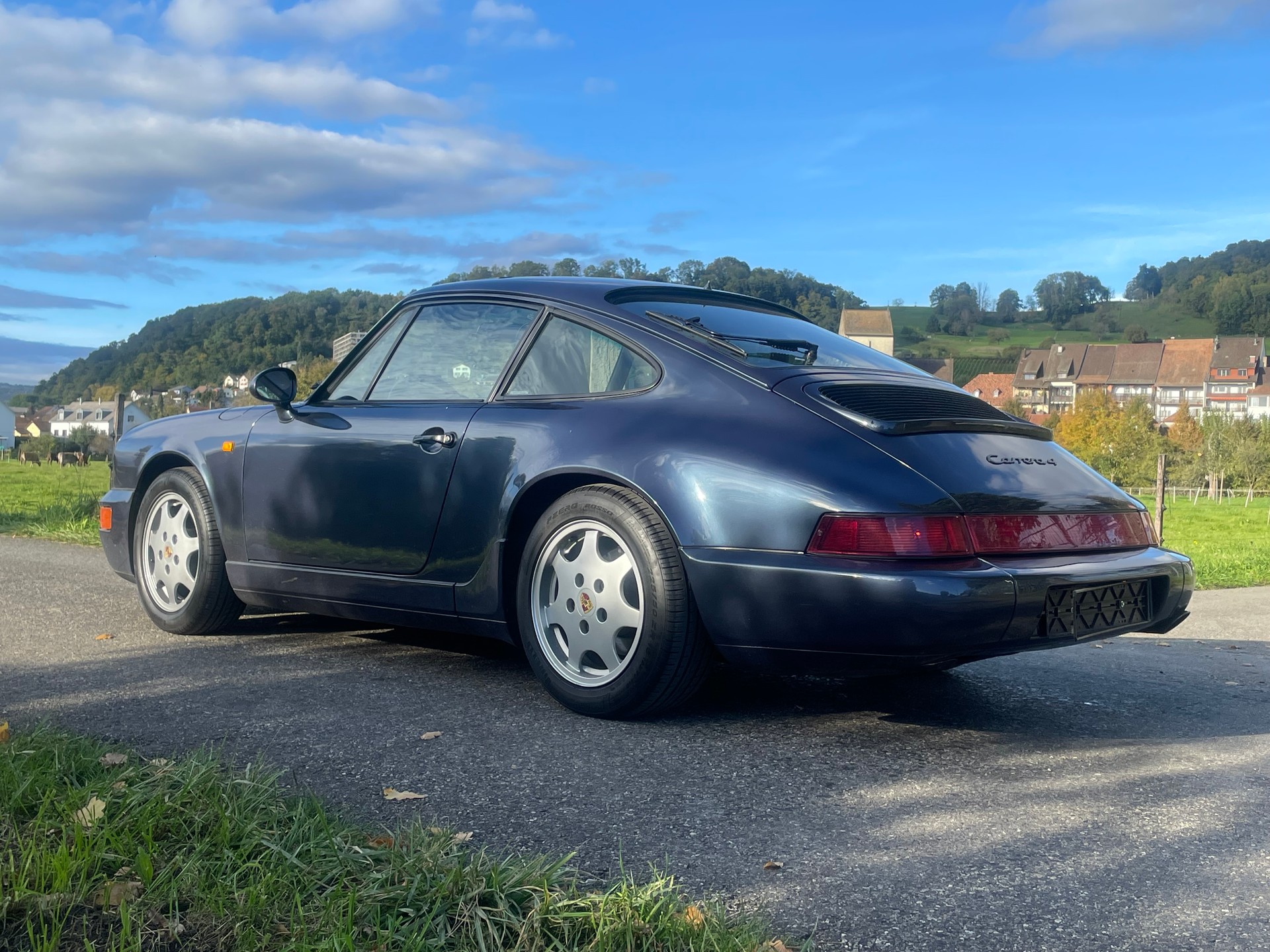 PORSCHE 911 Carrera 4-image-2