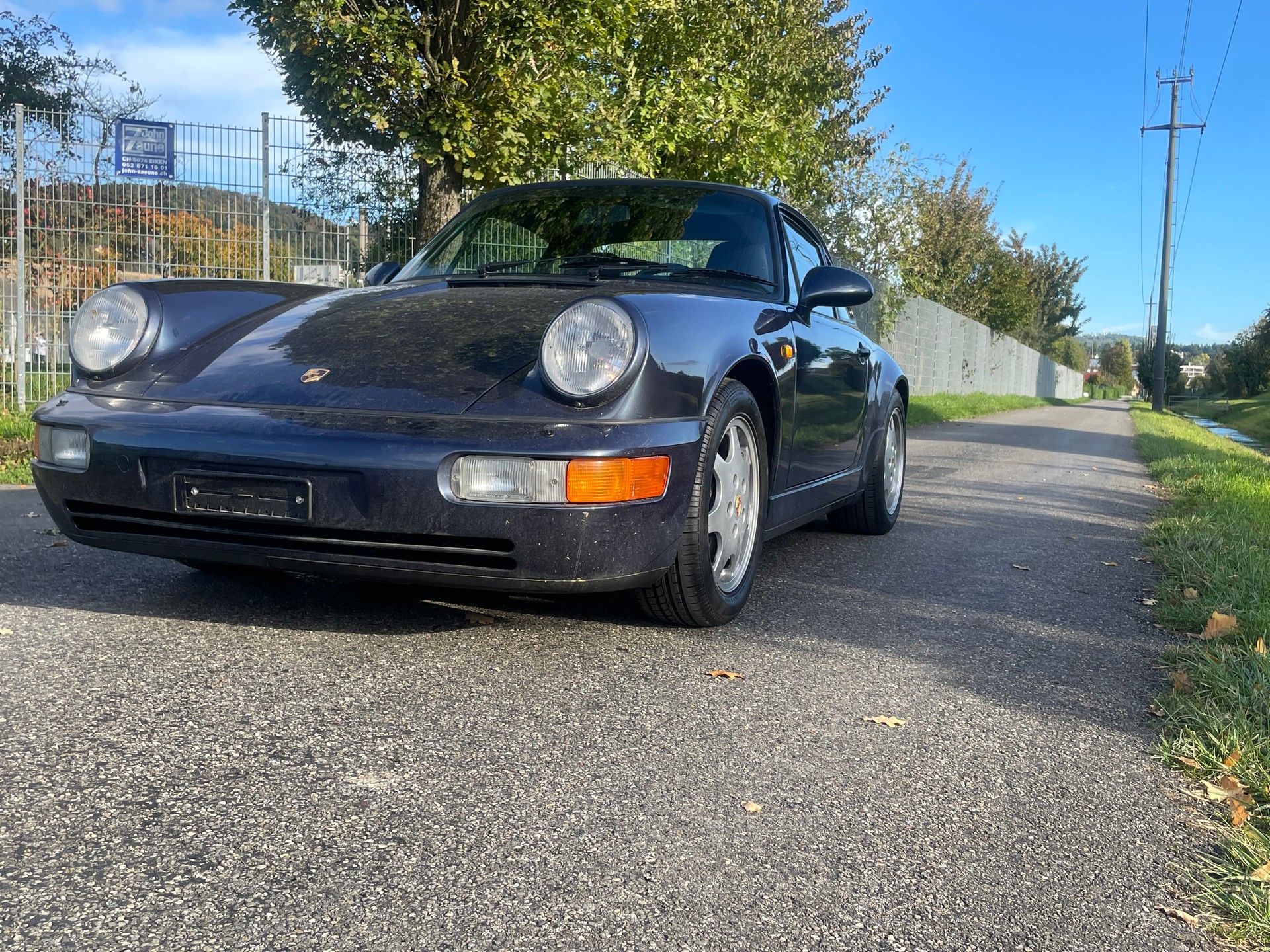 PORSCHE 911 Carrera 4-image-3