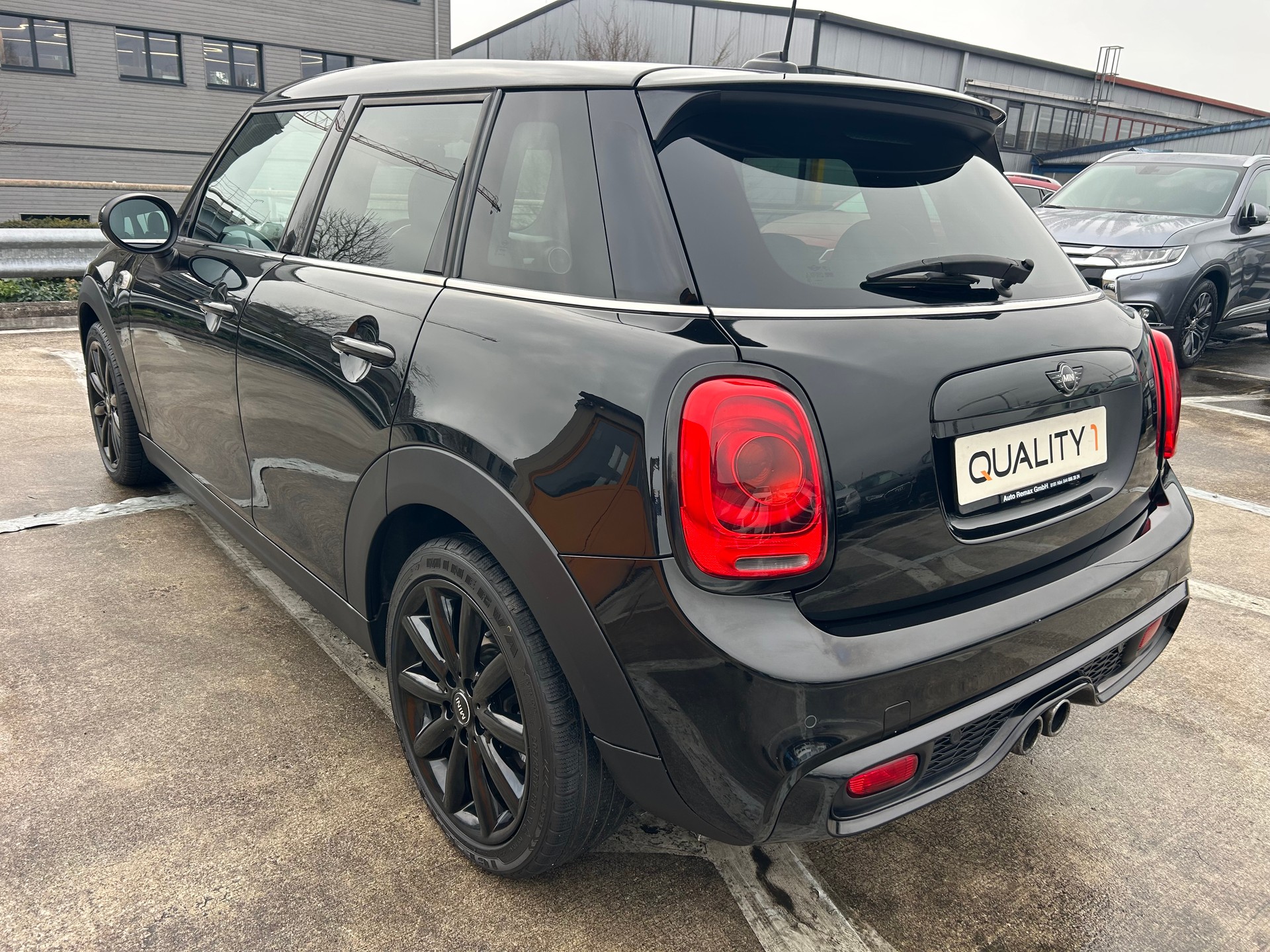 MINI Cooper S-showroom-element-2