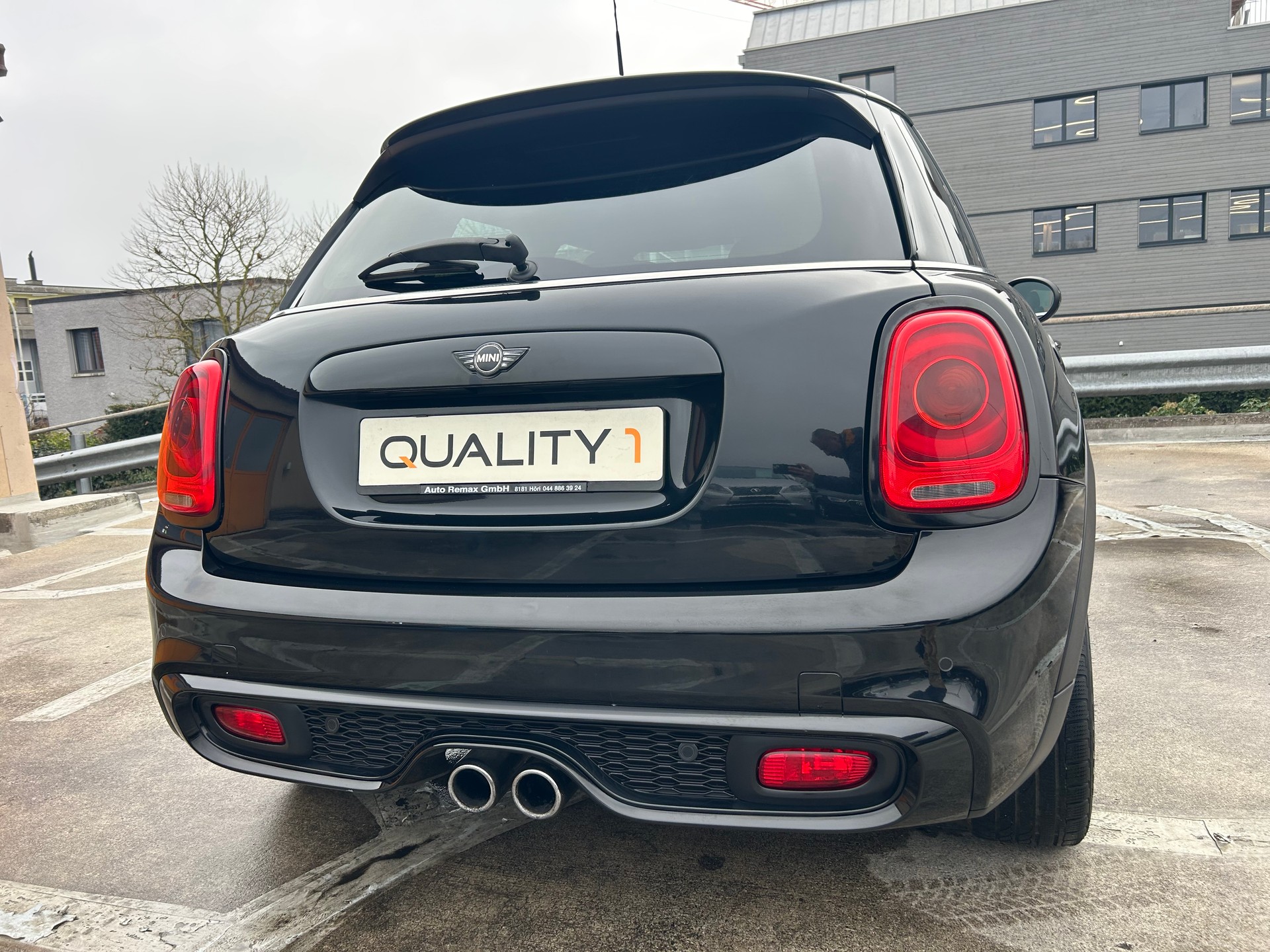 MINI Cooper S-showroom-element-3