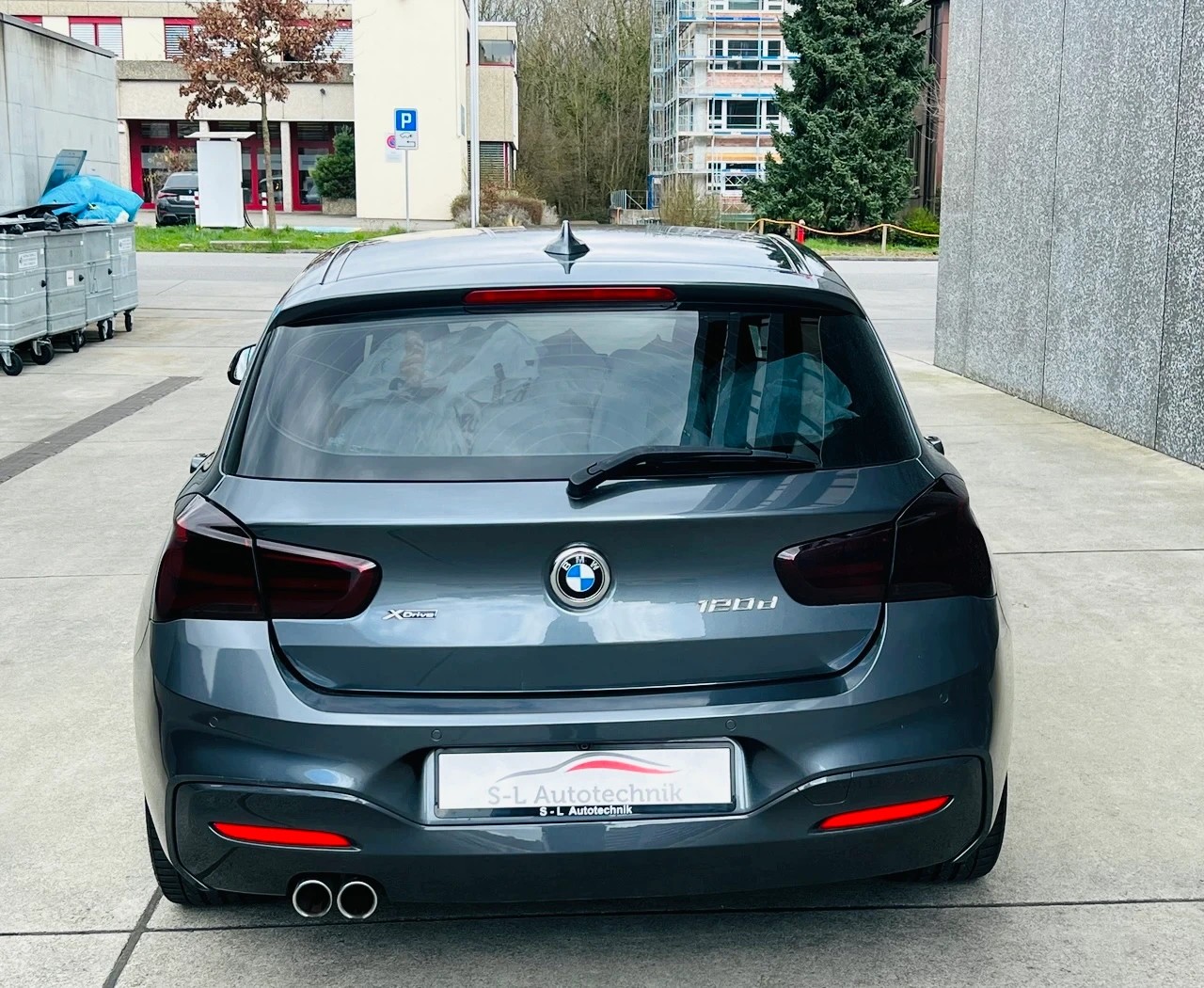 BMW 120d xDrive M Sport Steptronic-image-11