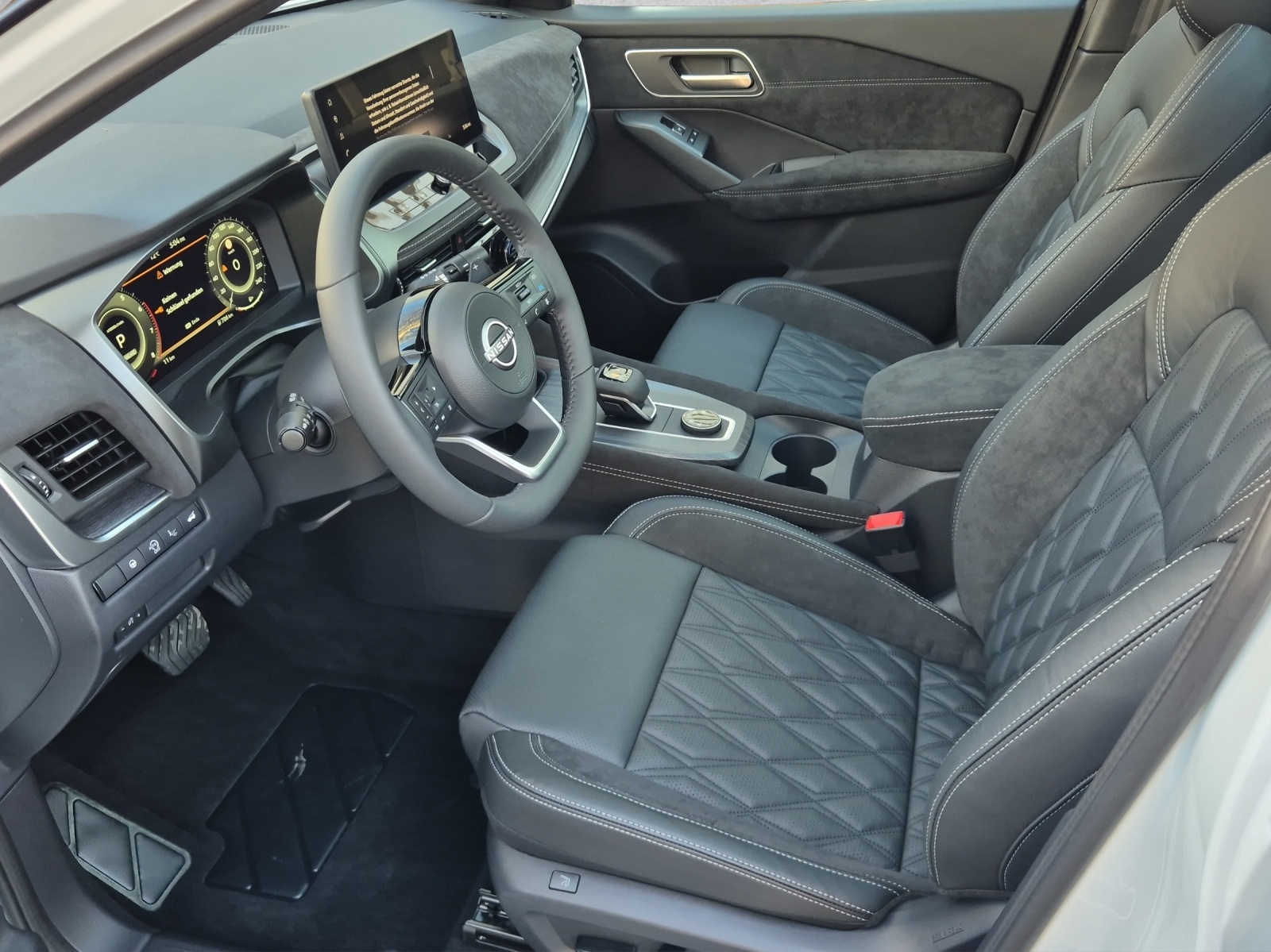 NISSAN Qashqai 1.3 DIG-T Tekna+ 4x4-image-14