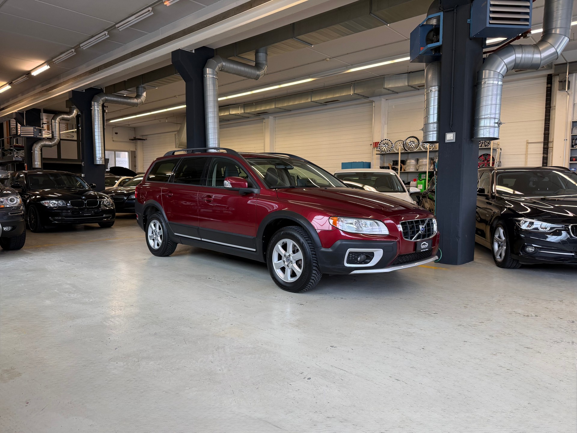 VOLVO XC70 D5 AWD Momentum Geartronic-image-1